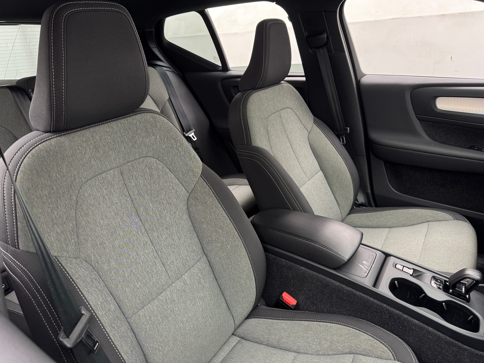 Thumbnail: 2024 Volvo XC40 - 2