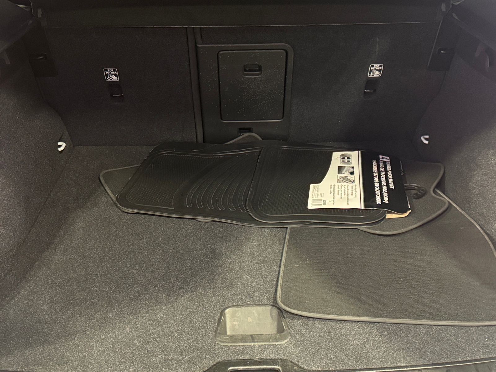 Thumbnail: 2024 Volvo XC40 - 7