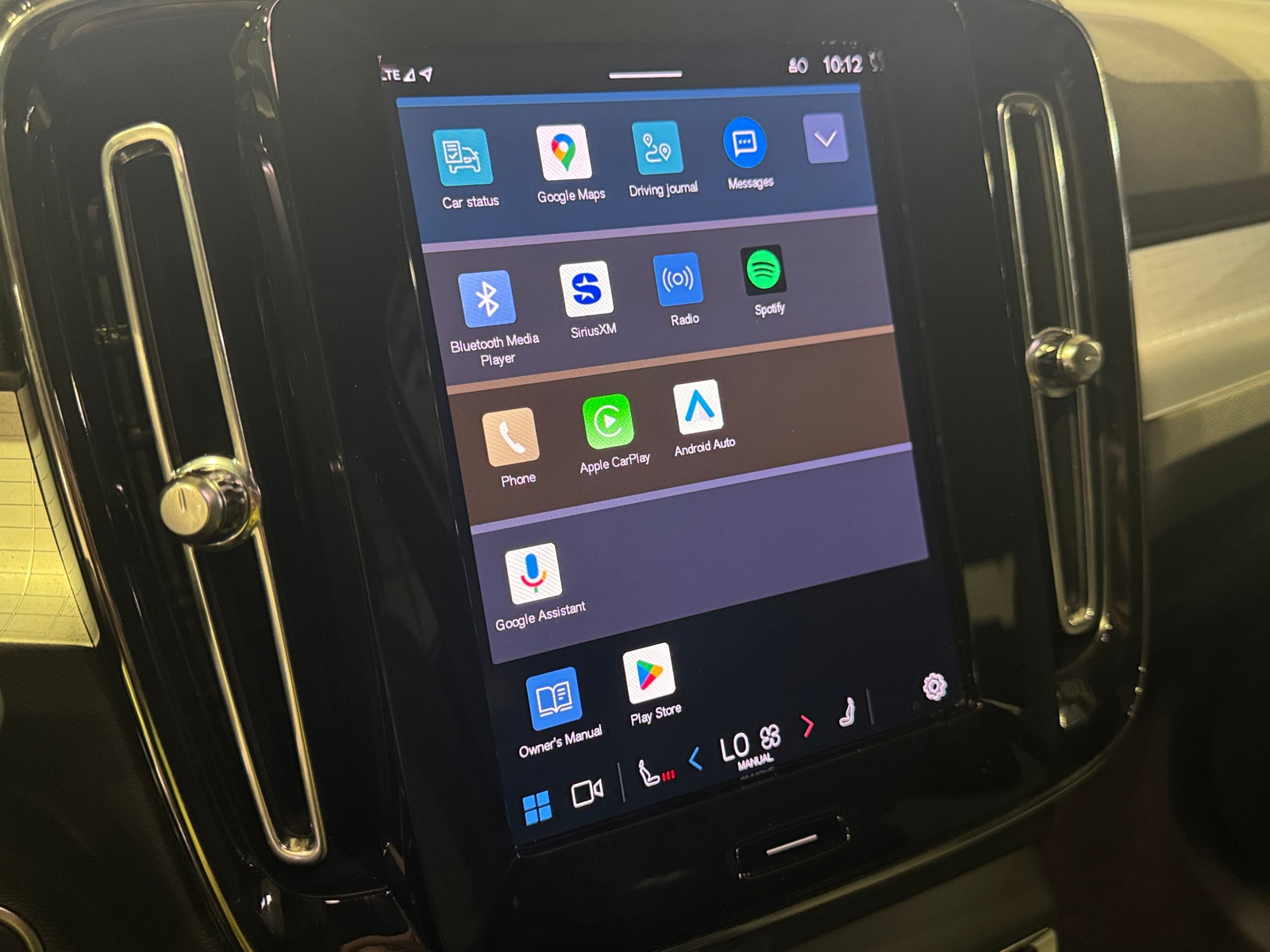 Thumbnail: 2024 Volvo XC40 - 4