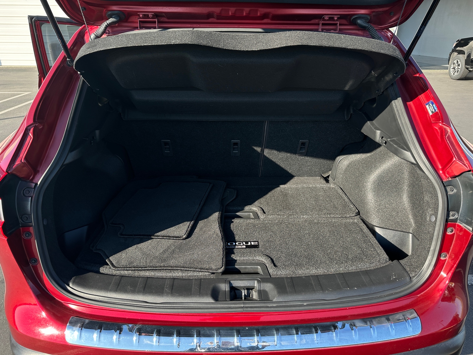 Thumbnail: 2022 Nissan Rogue Sport - 6