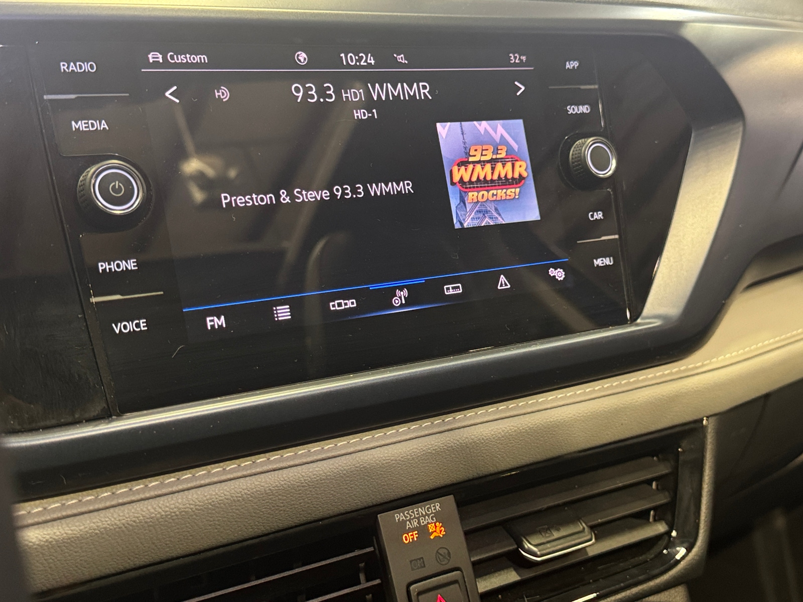 Thumbnail: 2023 Volkswagen Taos - 3