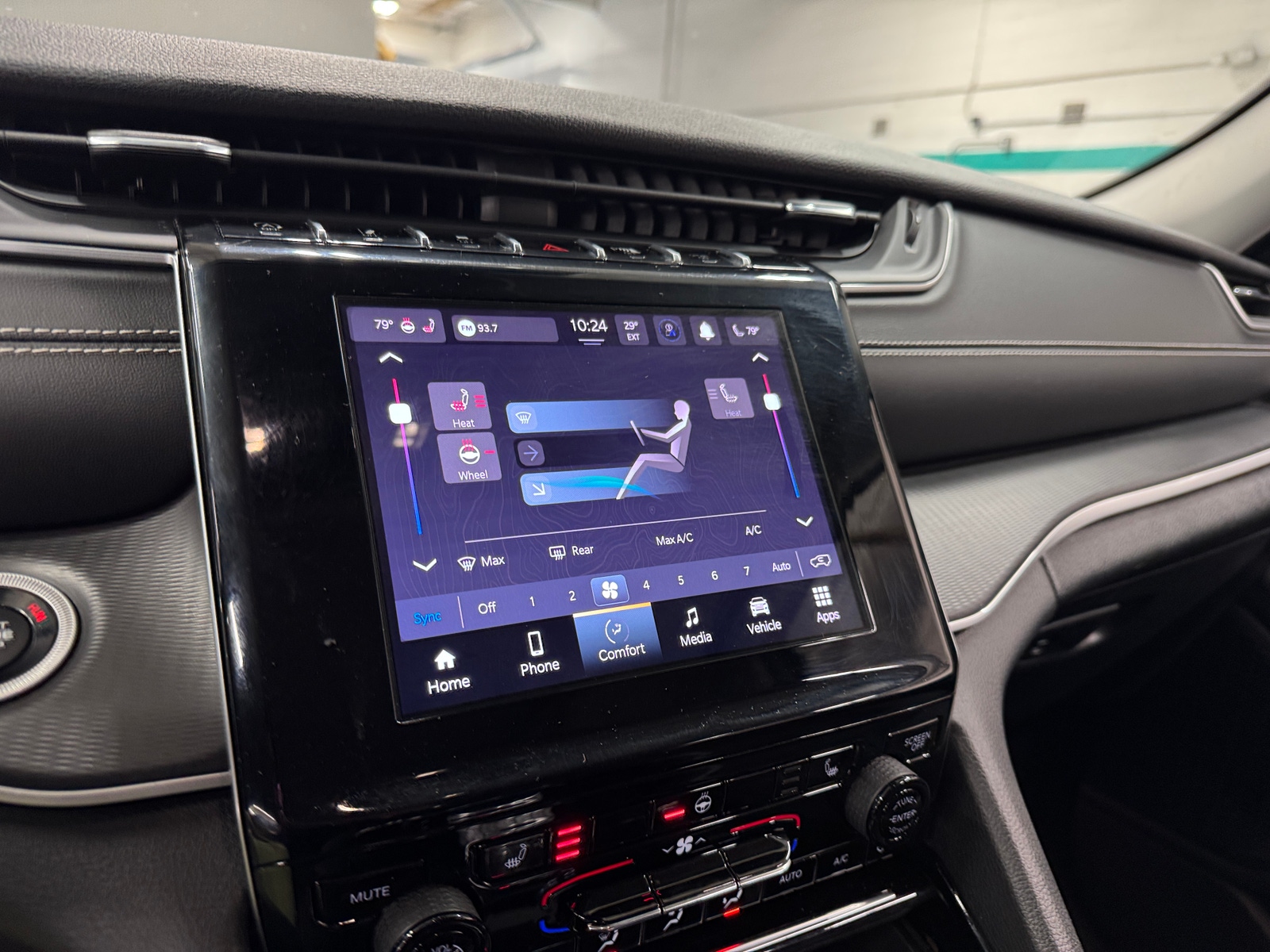 Thumbnail: 2023 Jeep Grand Cherokee - 4