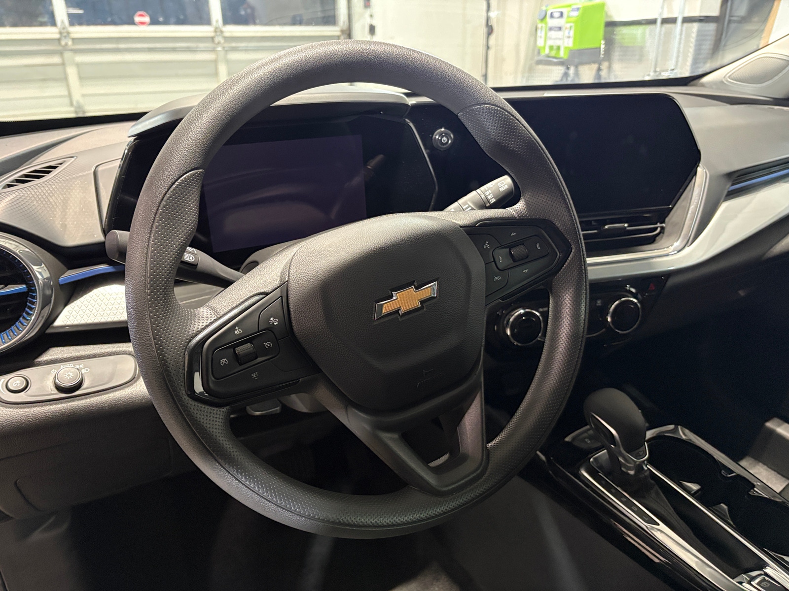 Thumbnail: 2025 Chevrolet Trax - 5