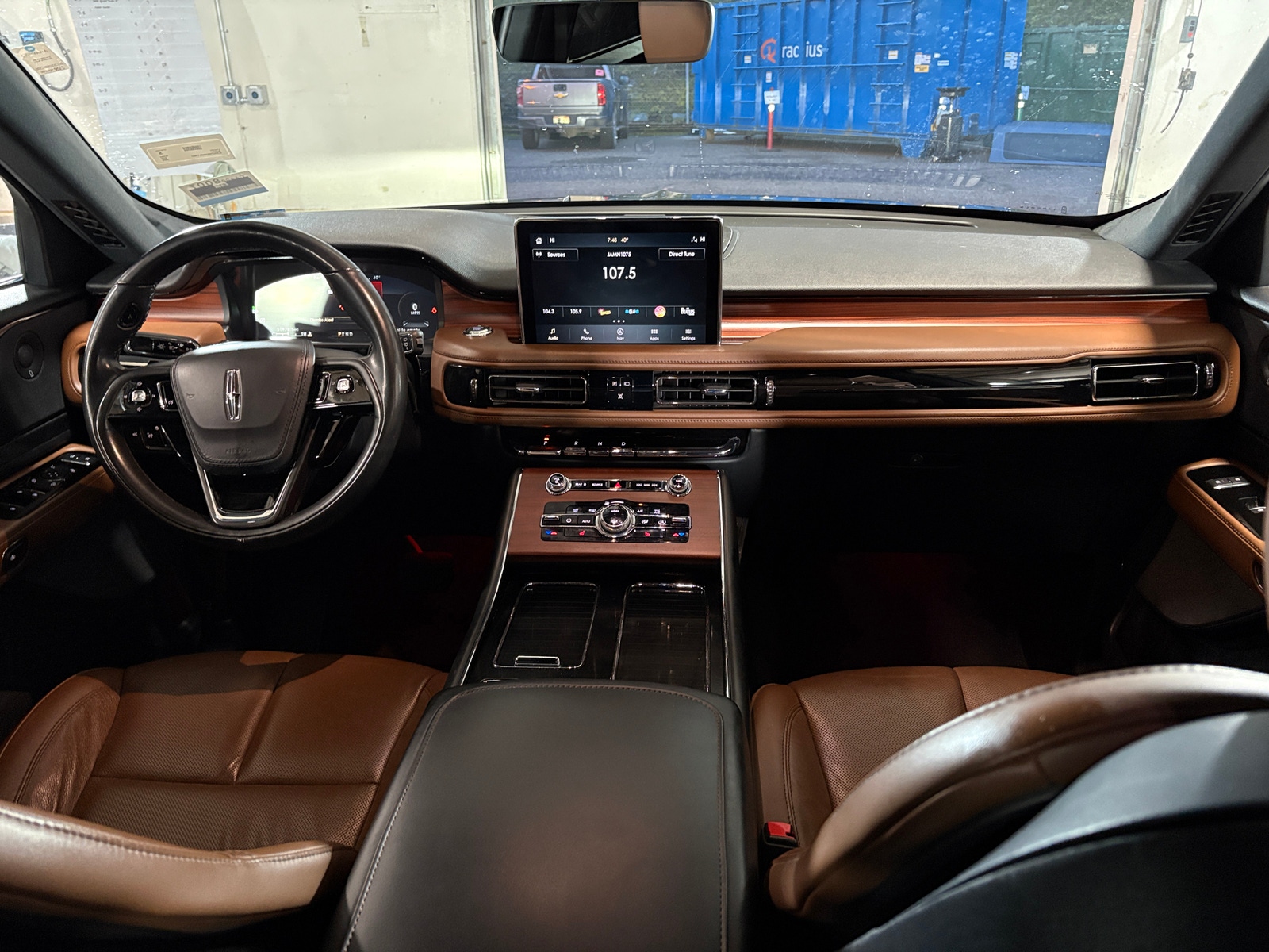 Thumbnail: 2022 Lincoln Aviator - 2