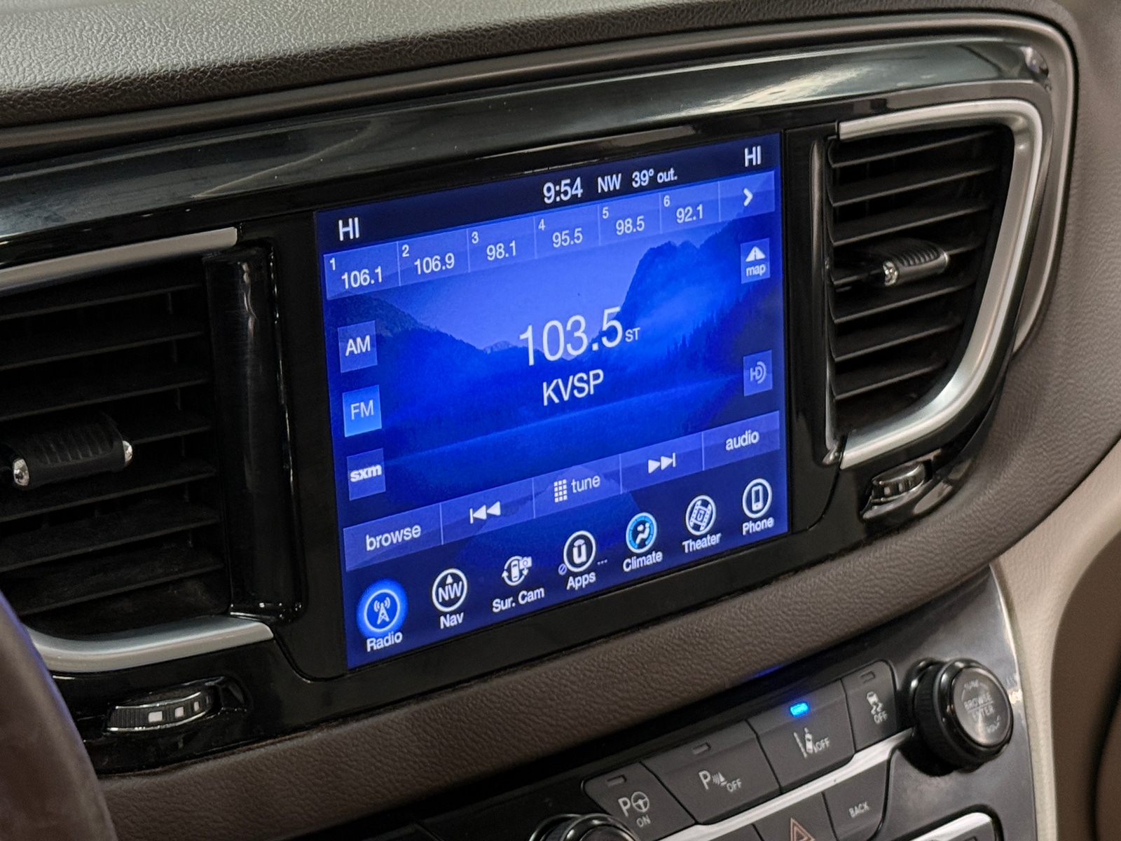 Thumbnail: 2017 Chrysler Pacifica - 3