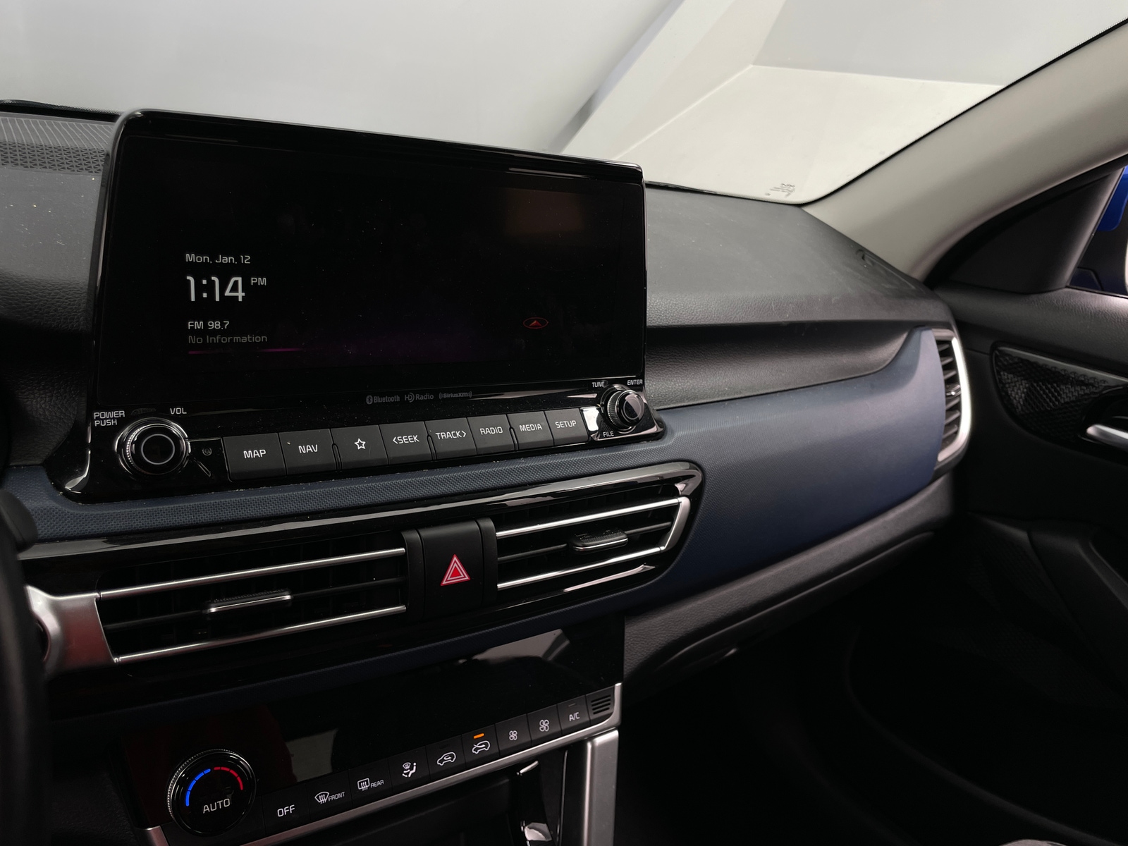 Thumbnail: 2023 Kia Seltos - 4