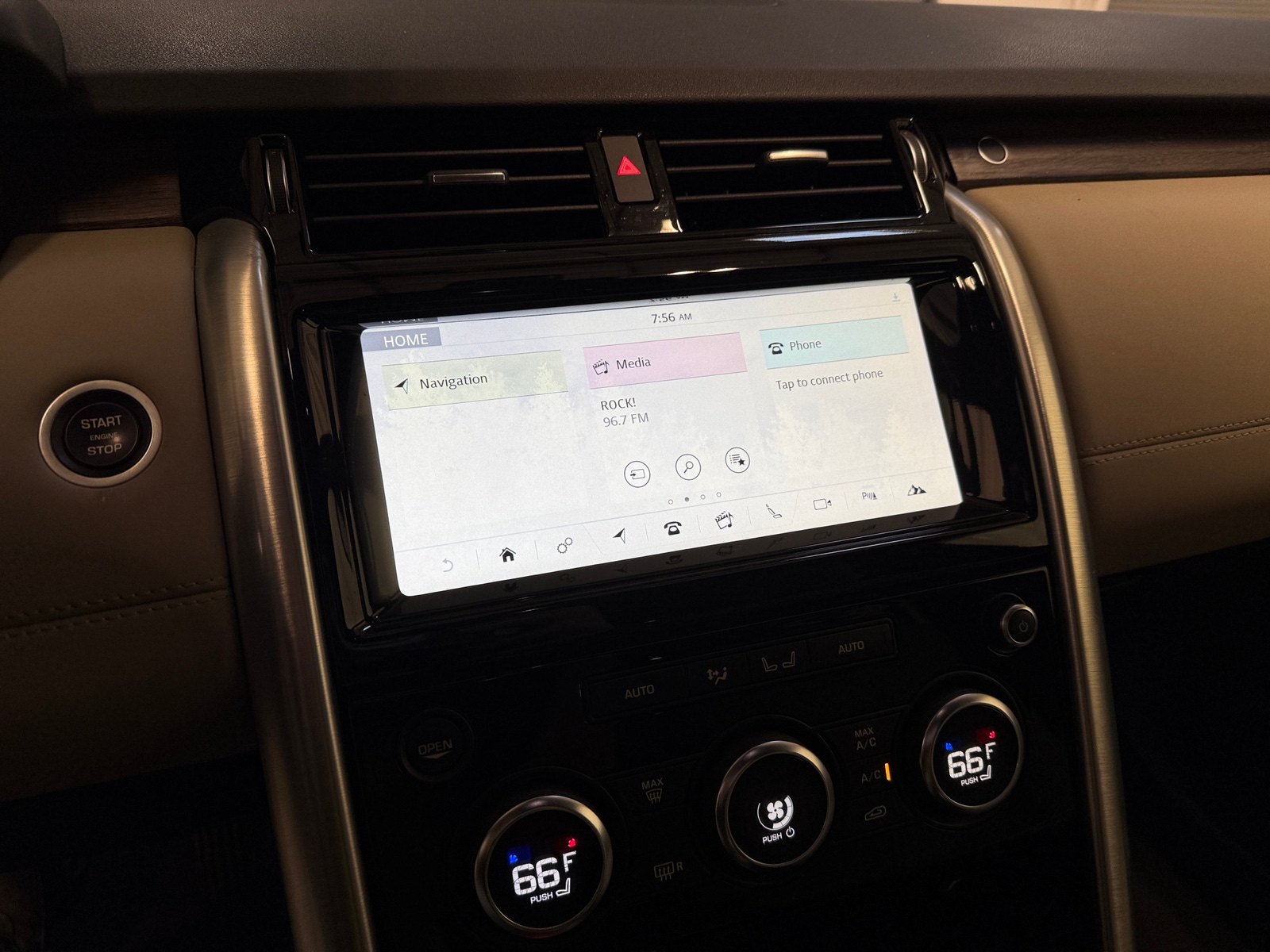 Thumbnail: 2017 Land Rover Discovery - 3