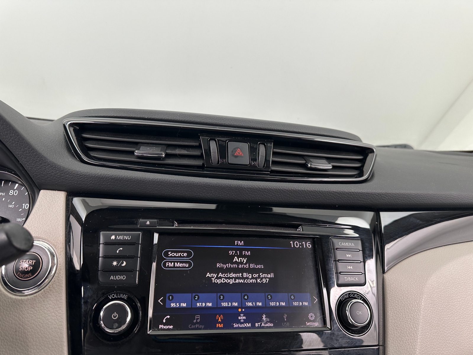 Thumbnail: 2021 Nissan Rogue Sport - 4