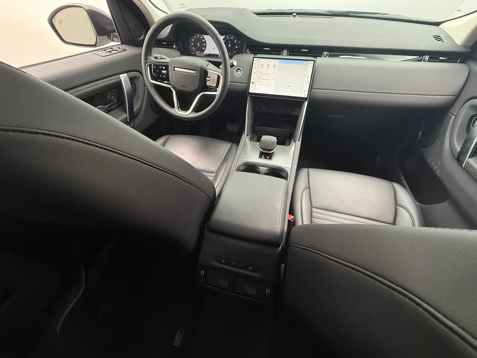 Thumbnail: 2024 Land Rover Discovery Sport - 2