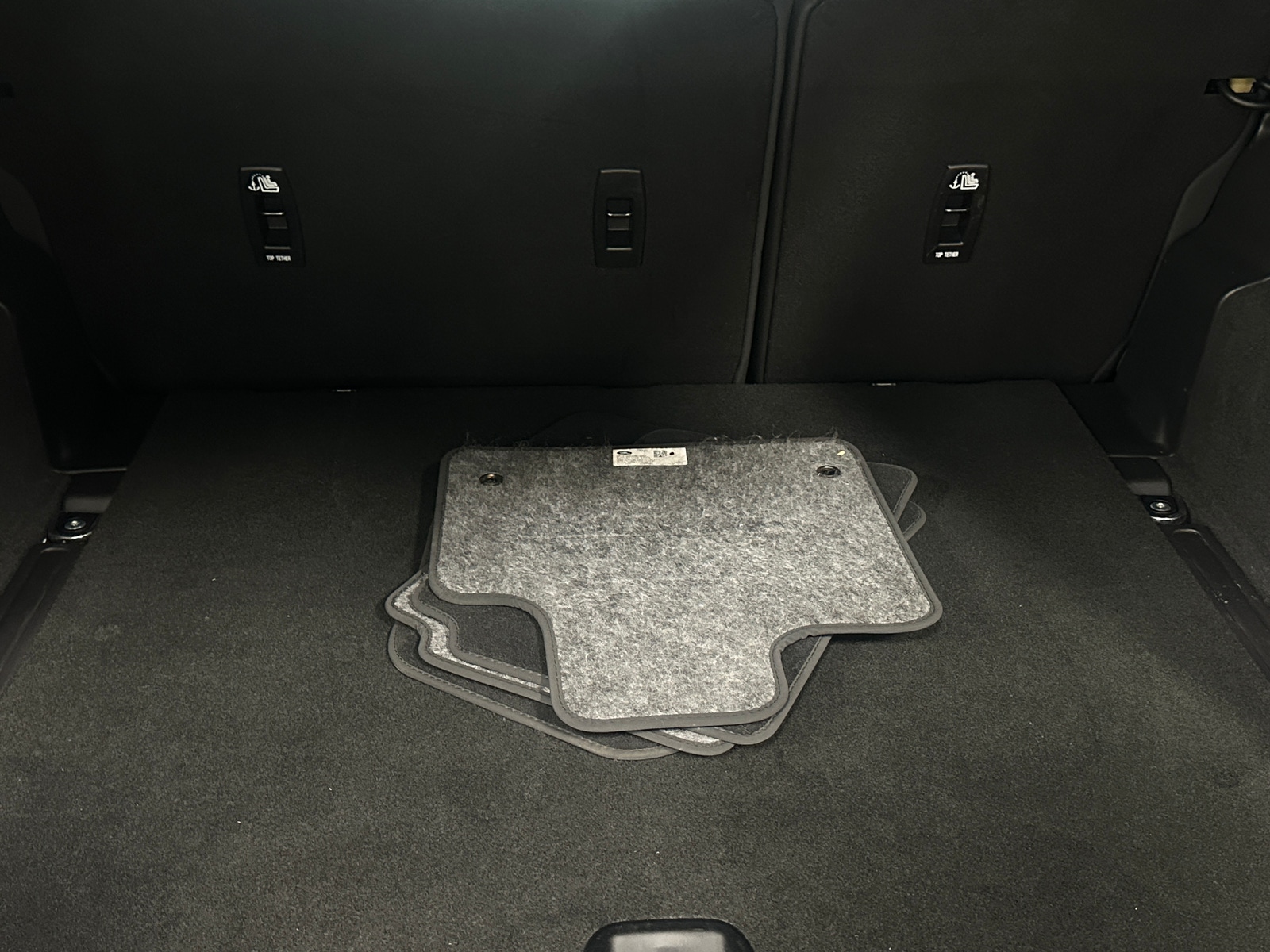 Thumbnail: 2024 Land Rover Discovery Sport - 6