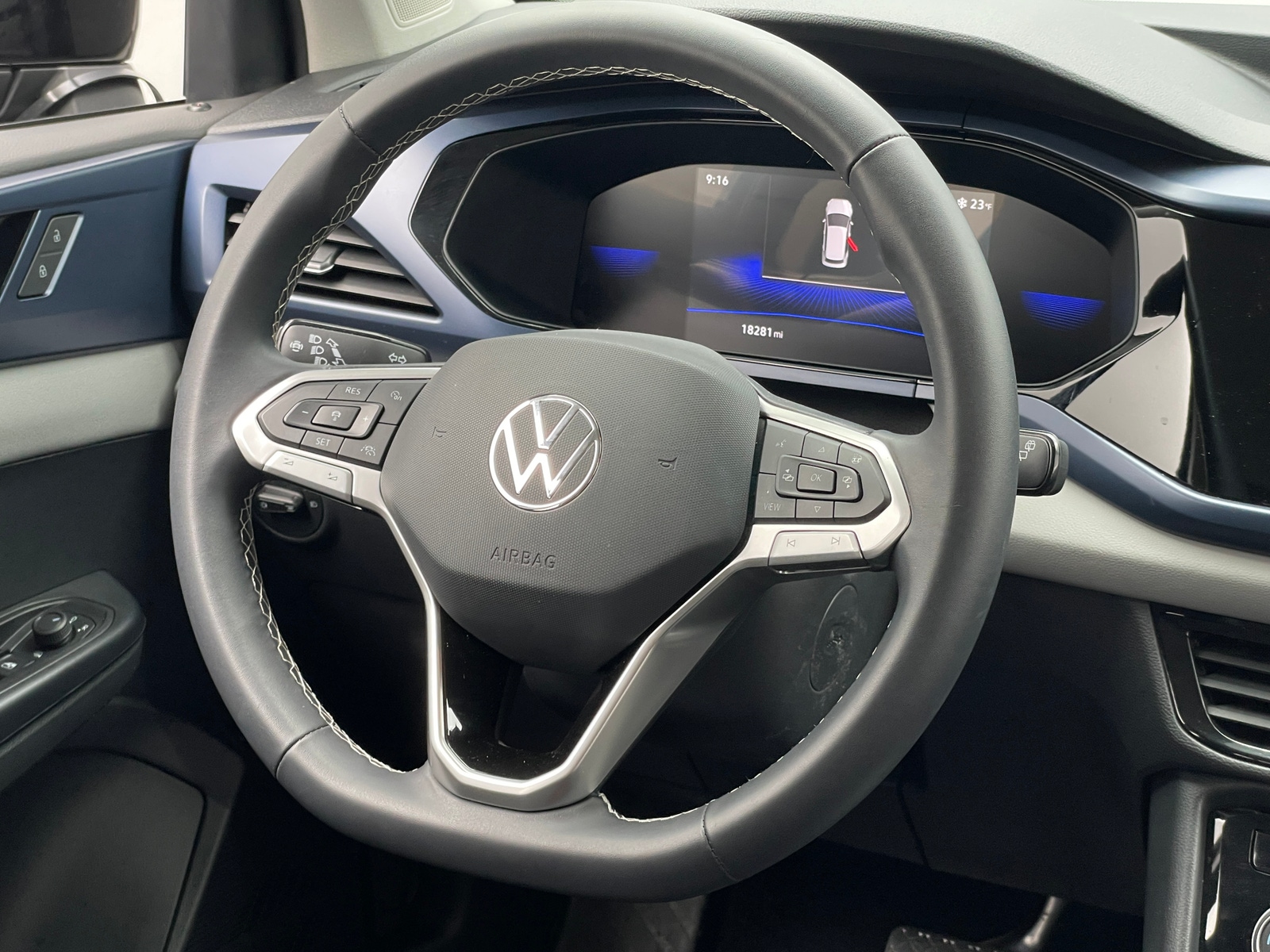 Thumbnail: 2023 Volkswagen Taos - 4