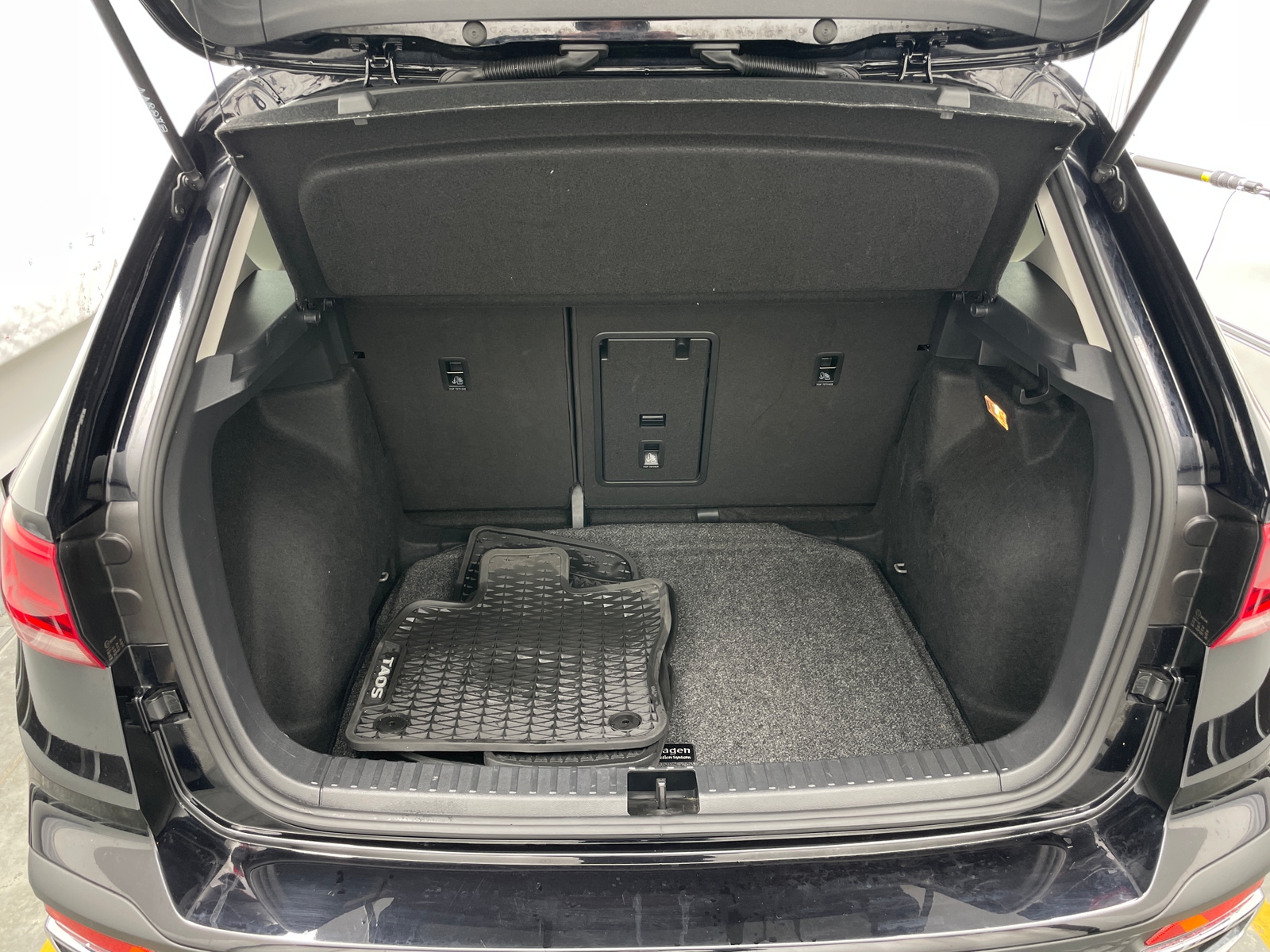 Thumbnail: 2023 Volkswagen Taos - 6