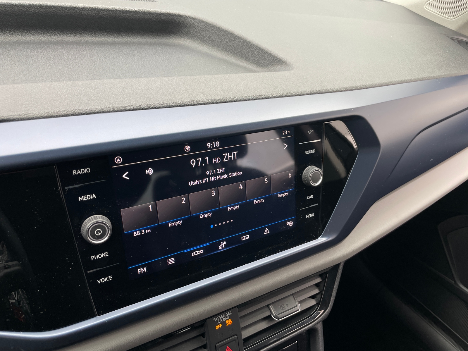 Thumbnail: 2023 Volkswagen Taos - 3