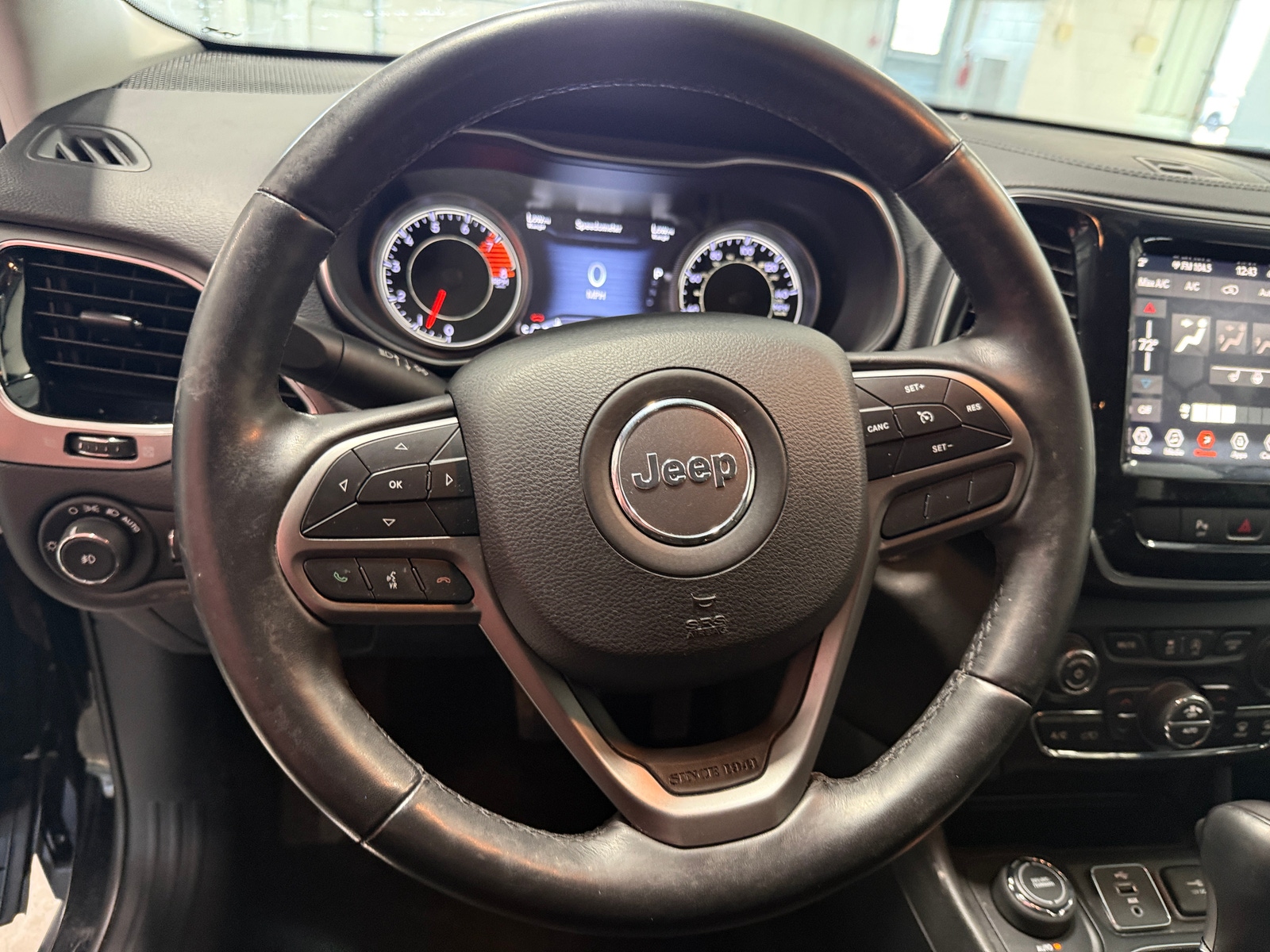 Thumbnail: 2019 Jeep Cherokee - 4