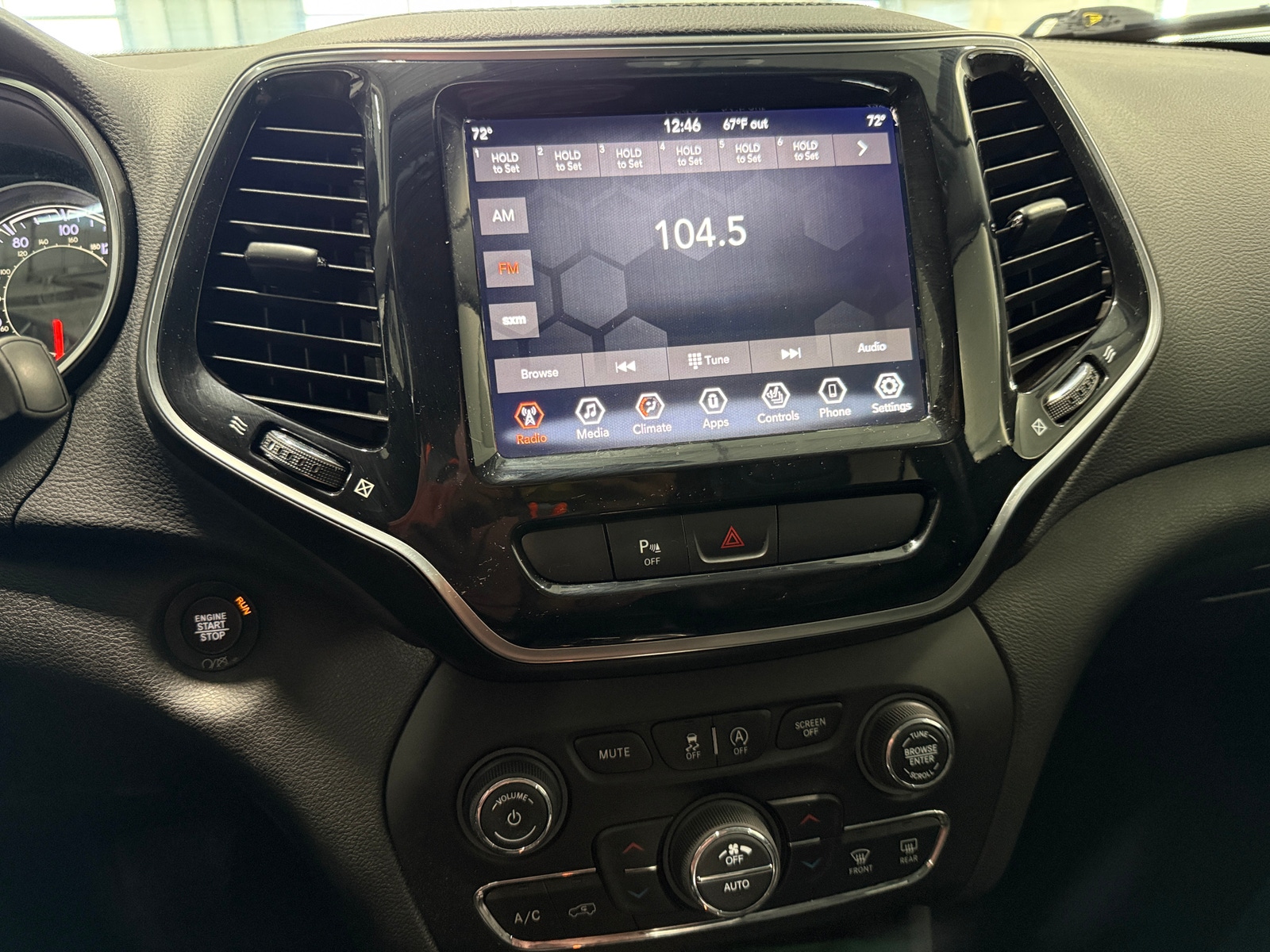 Thumbnail: 2019 Jeep Cherokee - 3