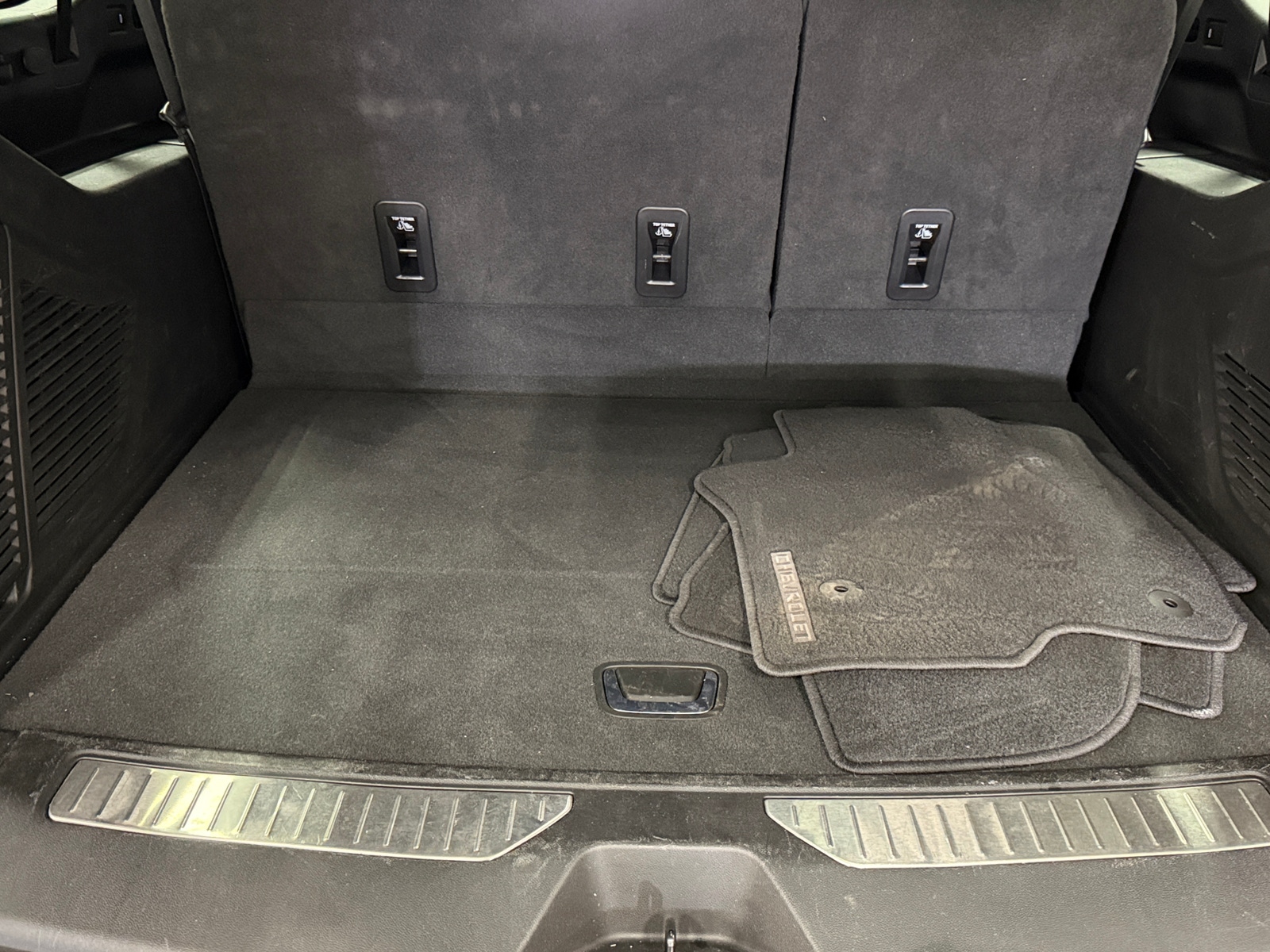 Thumbnail: 2022 Chevrolet Suburban - 6