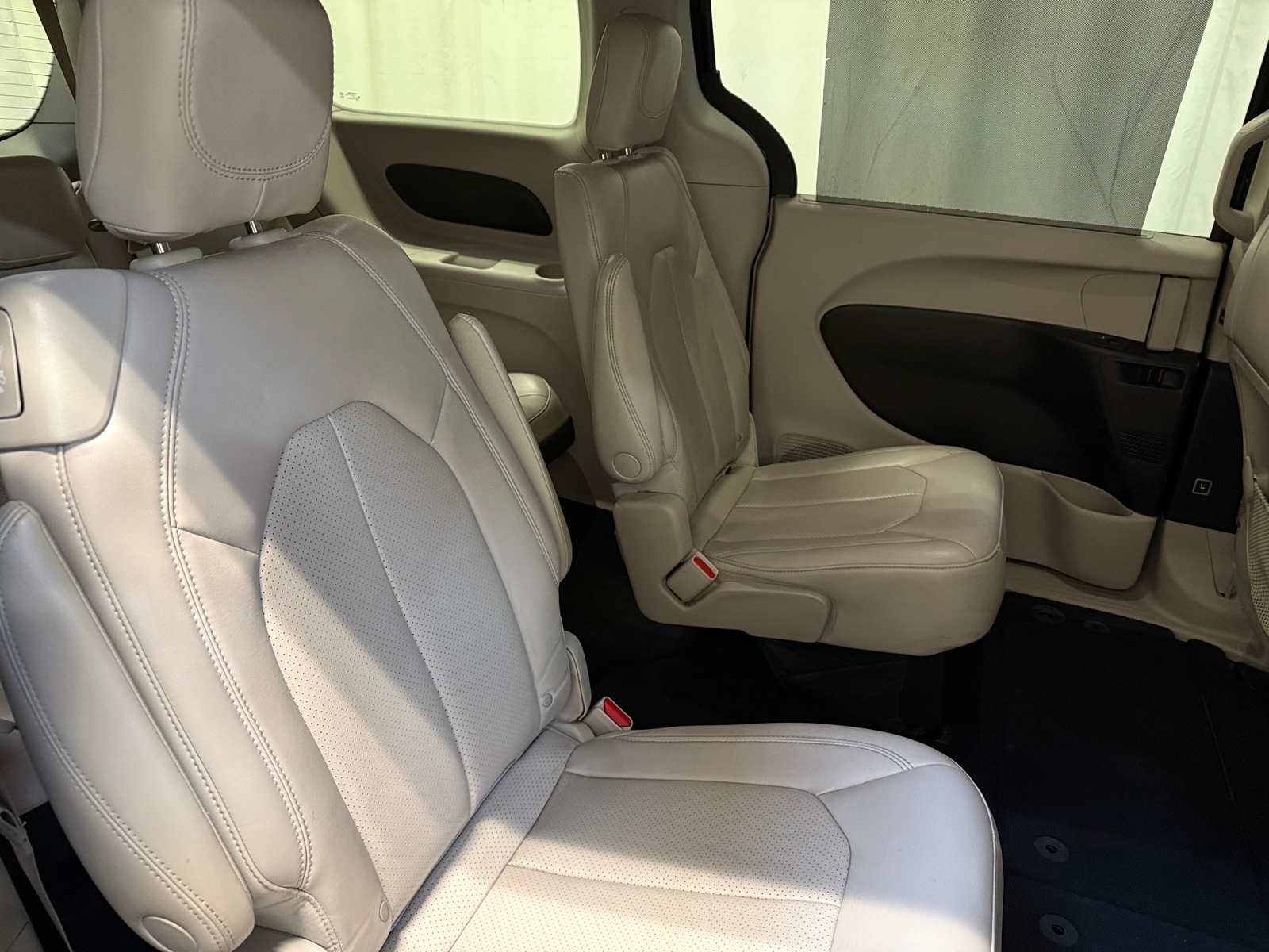 Thumbnail: 2021 Chrysler Voyager - 5