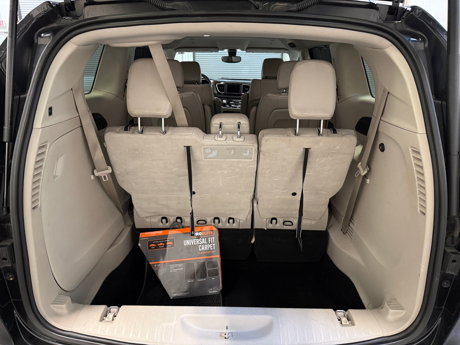 Thumbnail: 2021 Chrysler Voyager - 6