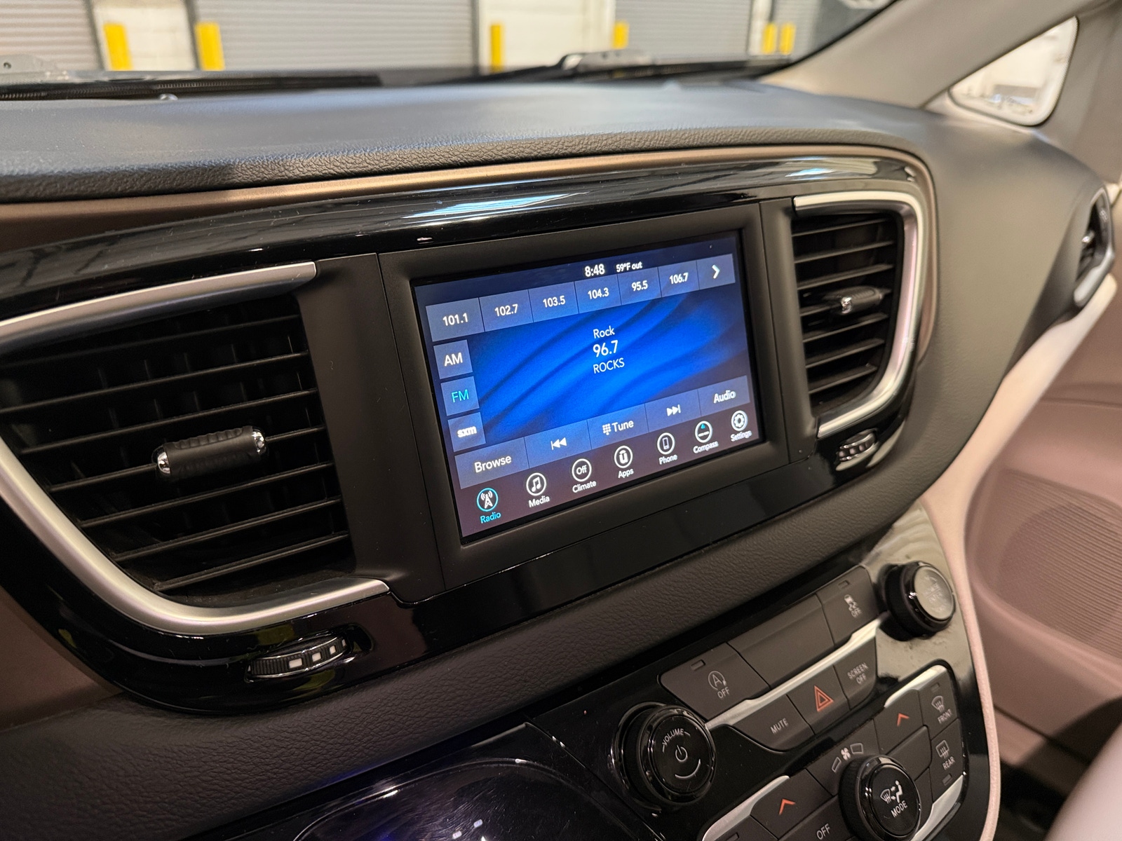 Thumbnail: 2021 Chrysler Voyager - 3