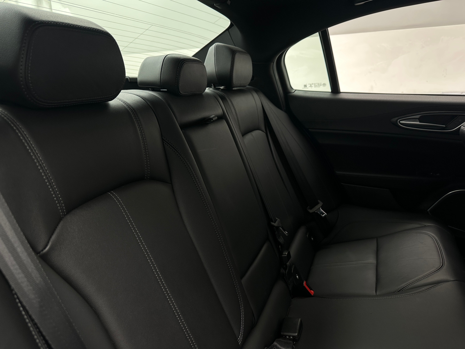 Thumbnail: 2022 Alfa Romeo Giulia - 5