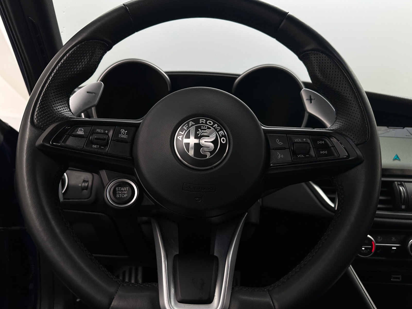 Thumbnail: 2022 Alfa Romeo Giulia - 4