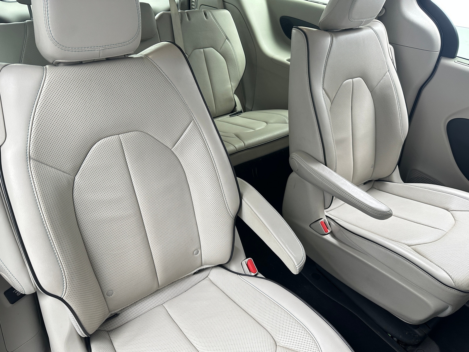 Thumbnail: 2018 Chrysler Pacifica - 5