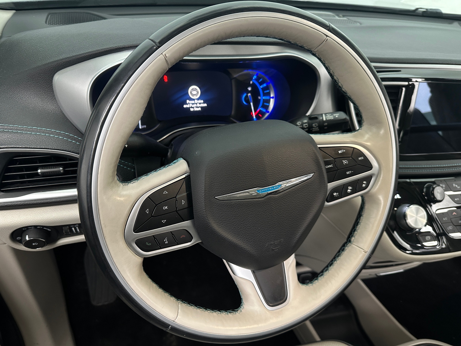 Thumbnail: 2018 Chrysler Pacifica - 4