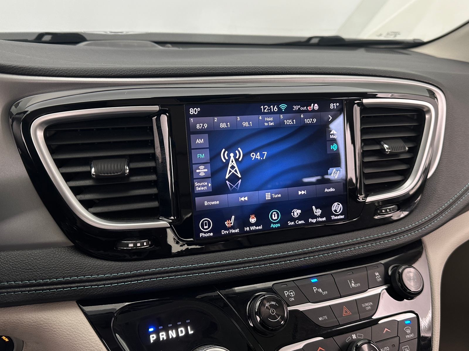 Thumbnail: 2018 Chrysler Pacifica - 3