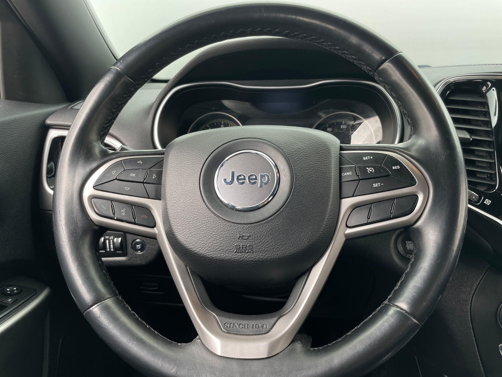 Thumbnail: 2019 Jeep Cherokee - 4