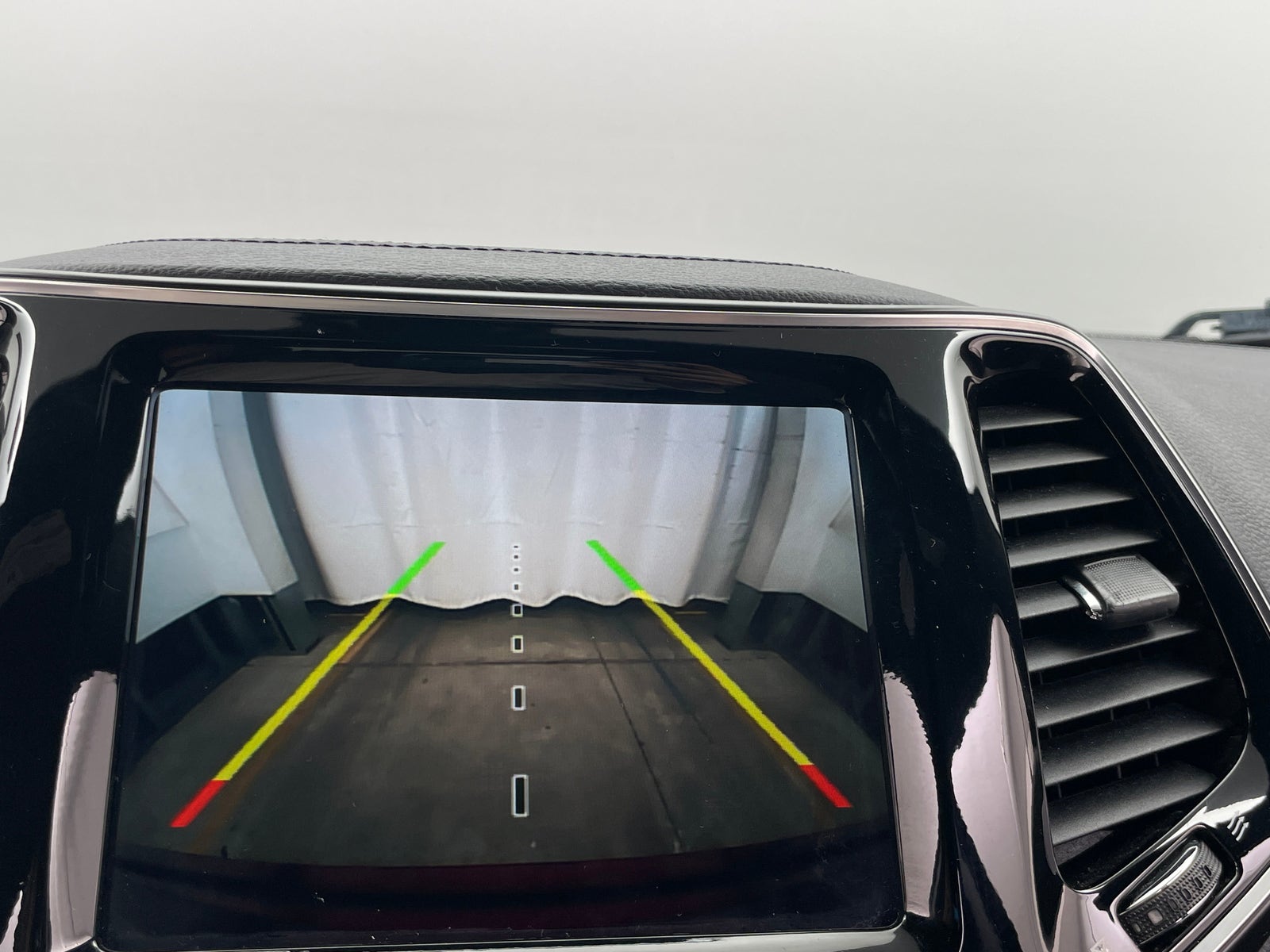 Thumbnail: 2019 Jeep Cherokee - 3