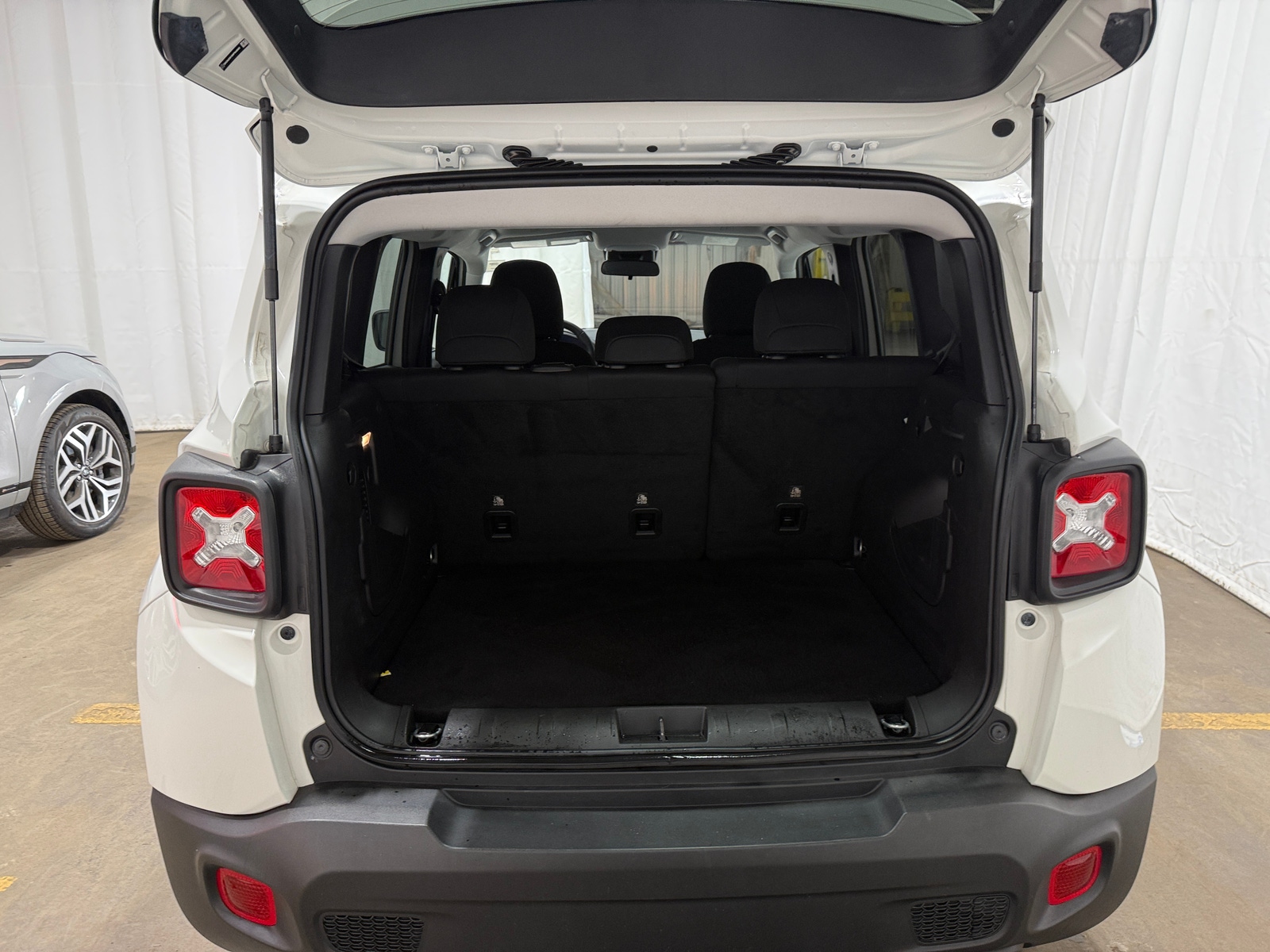 Thumbnail: 2022 Jeep Renegade - 7