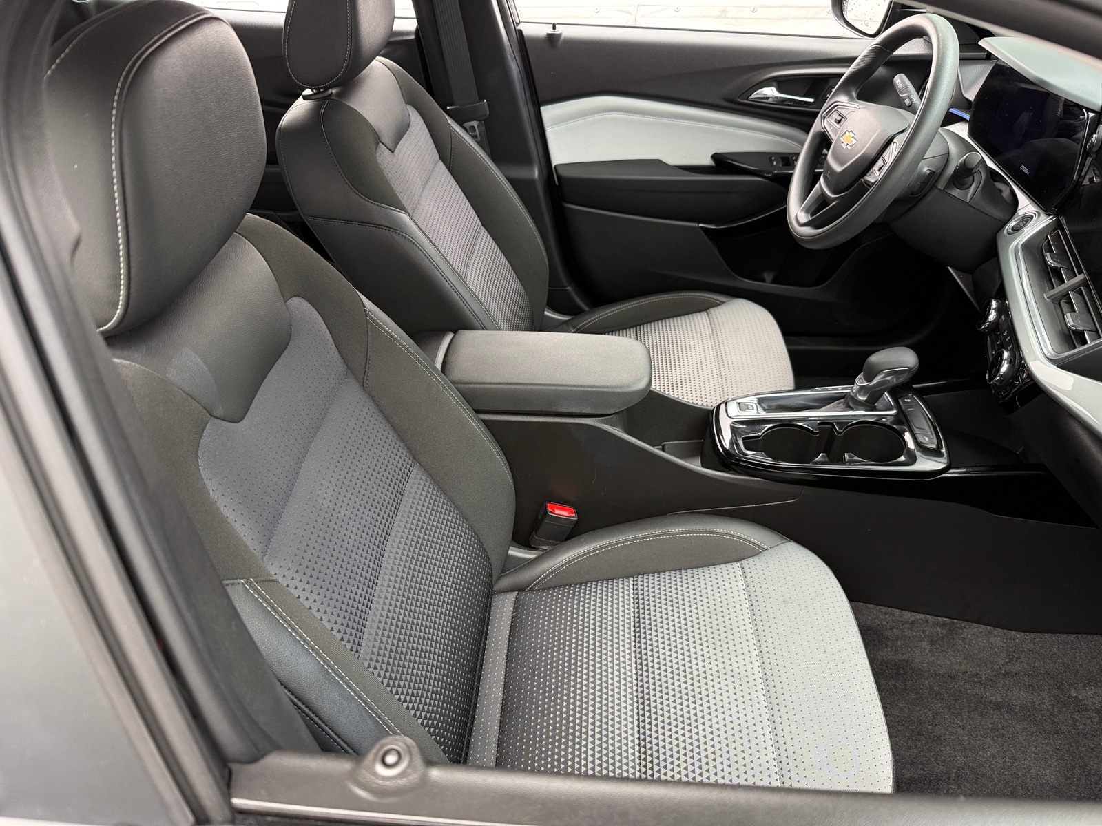 Thumbnail: 2025 Chevrolet Trax - 2