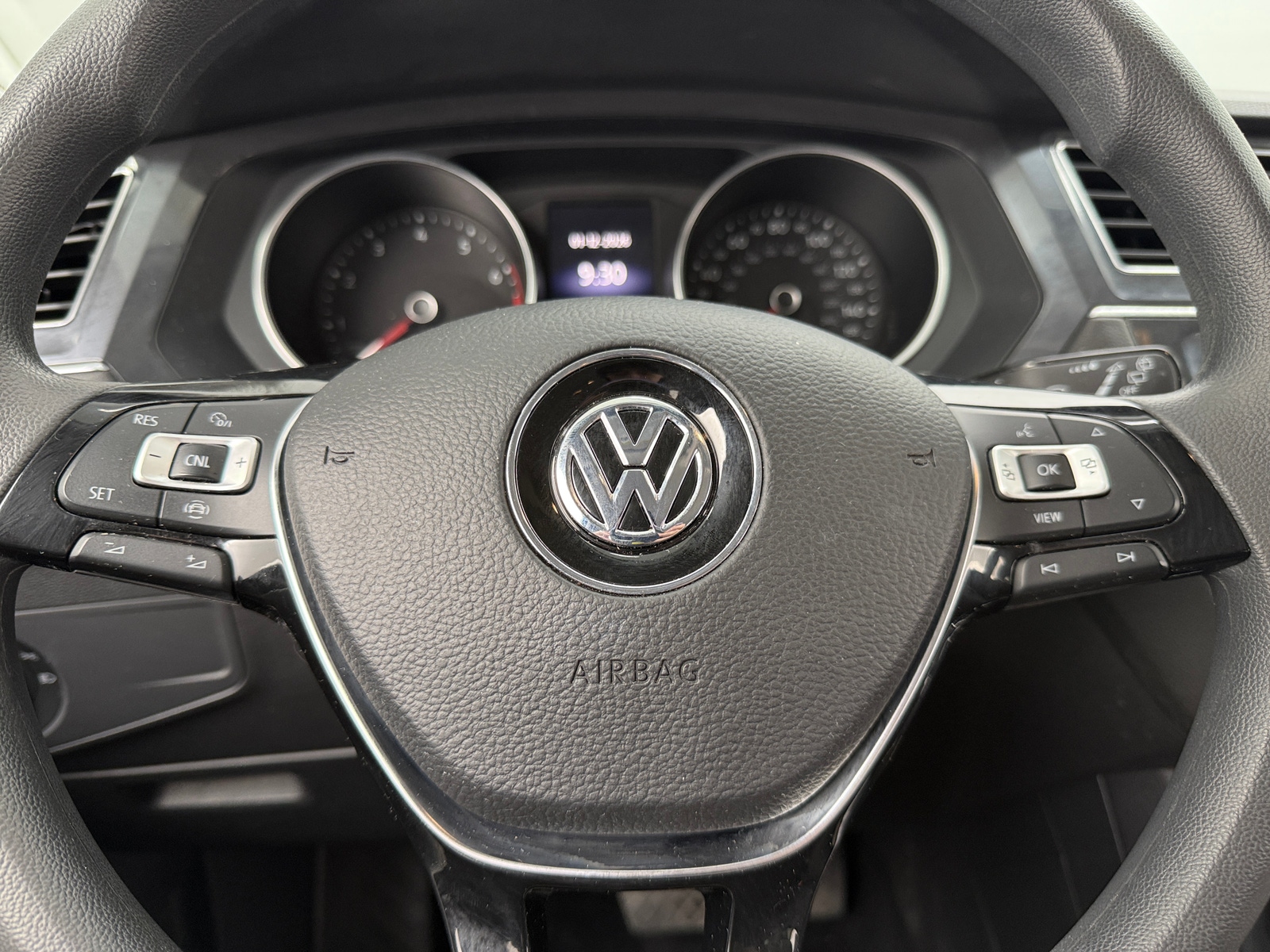 Thumbnail: 2020 Volkswagen Tiguan - 5