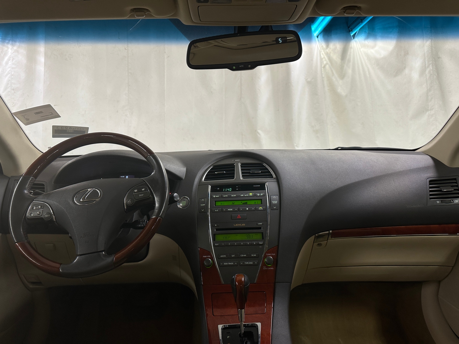 Thumbnail: 2011 Lexus ES - 2