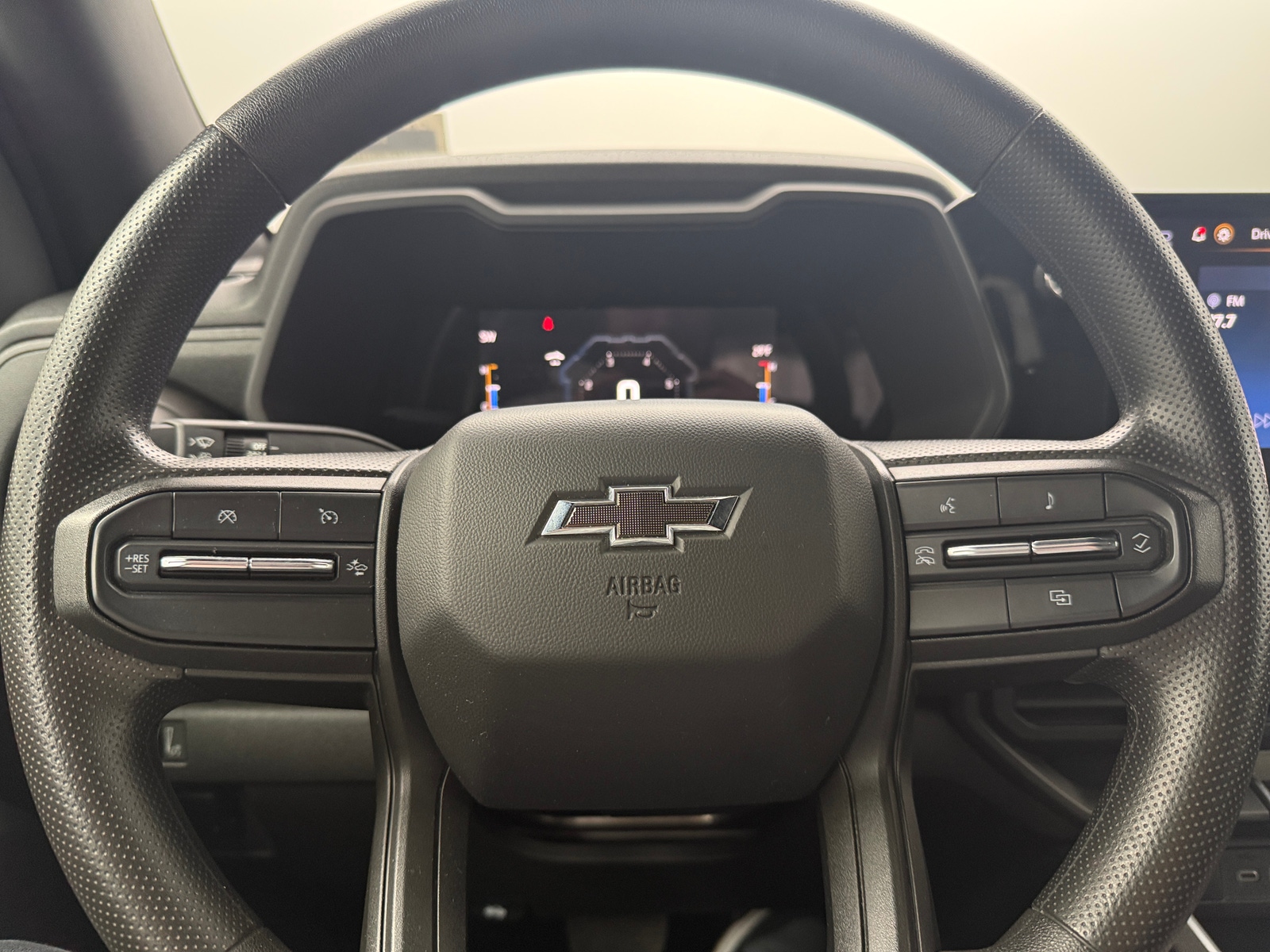 Thumbnail: 2023 Chevrolet Colorado - 5