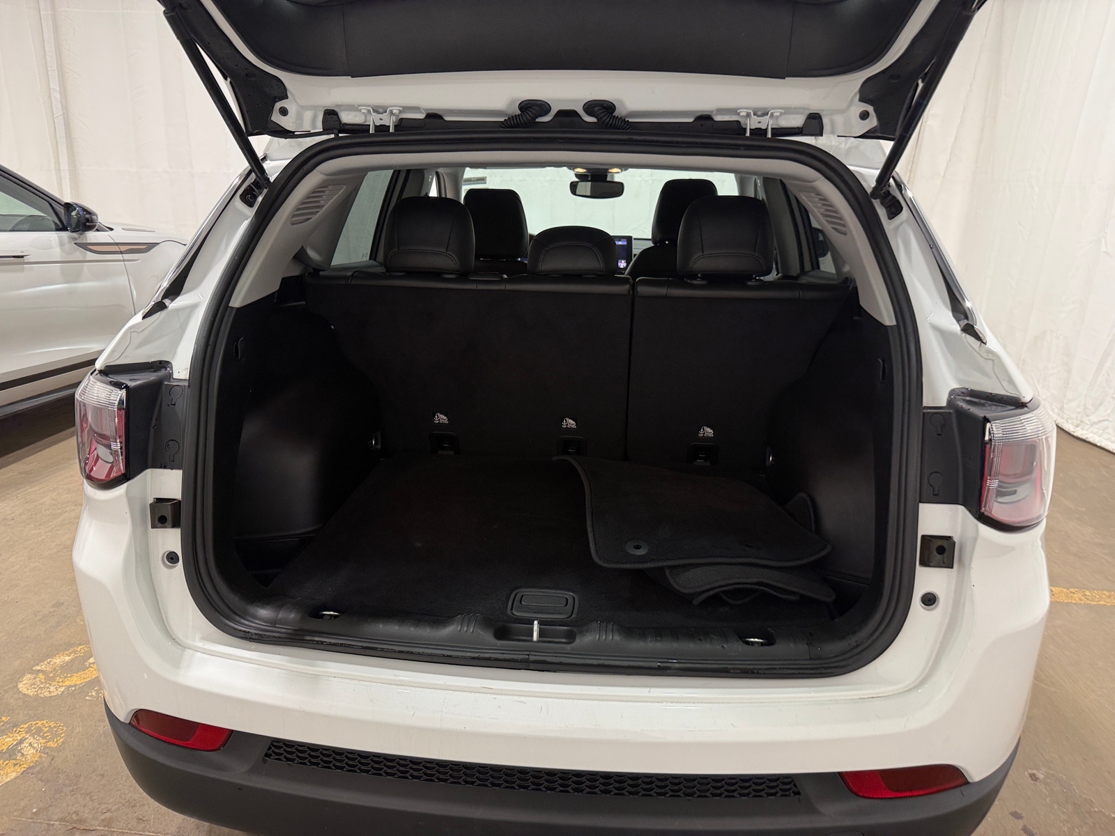 Thumbnail: 2022 Jeep Compass - 6