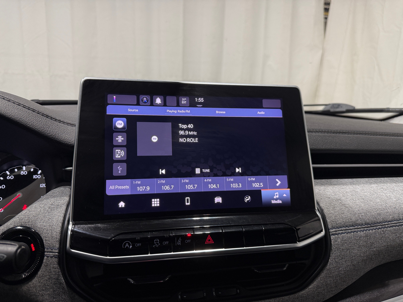 Thumbnail: 2022 Jeep Compass - 3