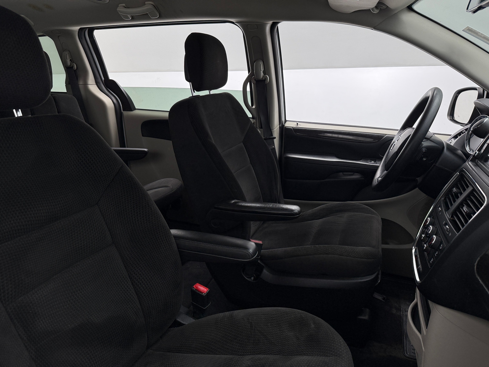 Thumbnail: 2018 Dodge Grand Caravan - 2