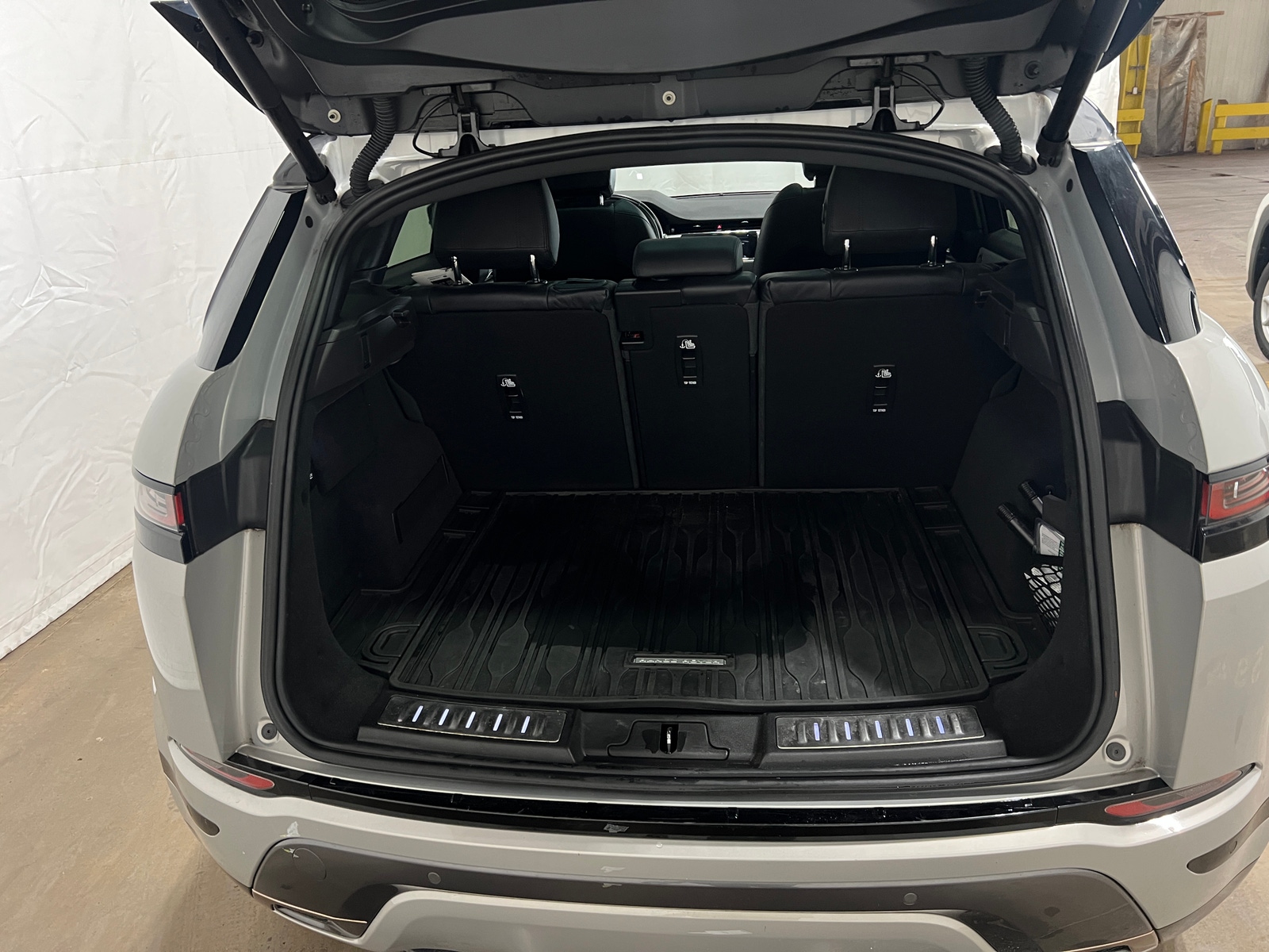 Thumbnail: 2020 Land Rover Range Rover Evoque - 6