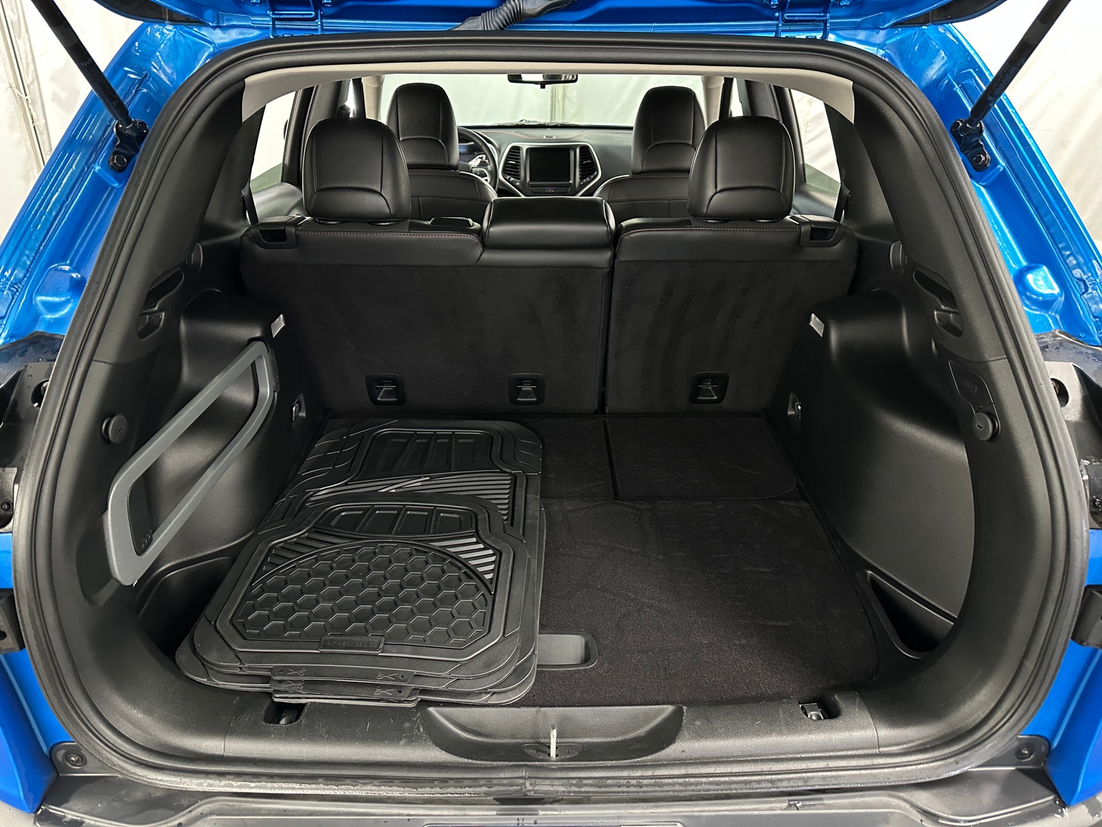 Thumbnail: 2017 Jeep Cherokee - 7