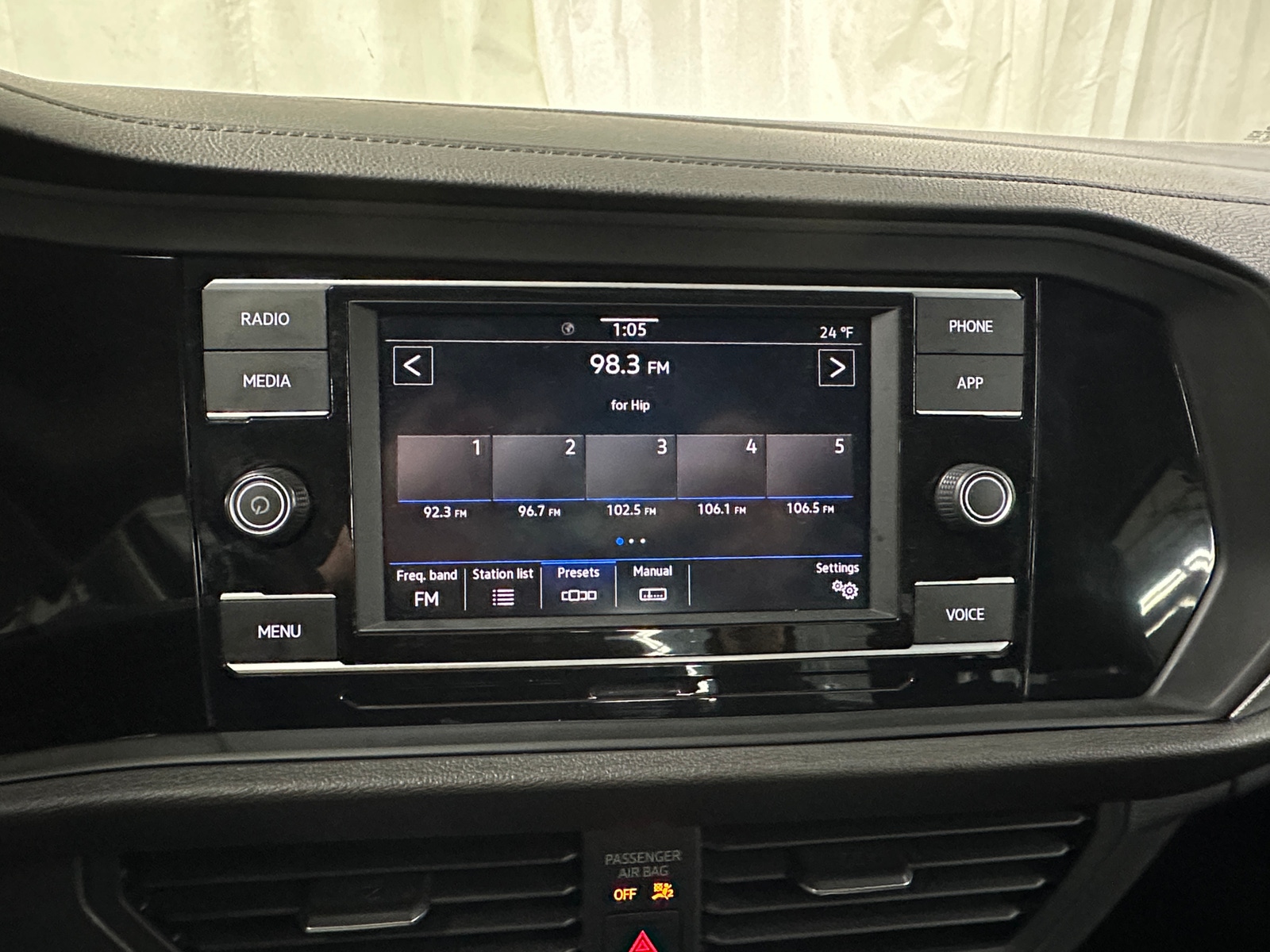 Thumbnail: 2023 Volkswagen Jetta - 4