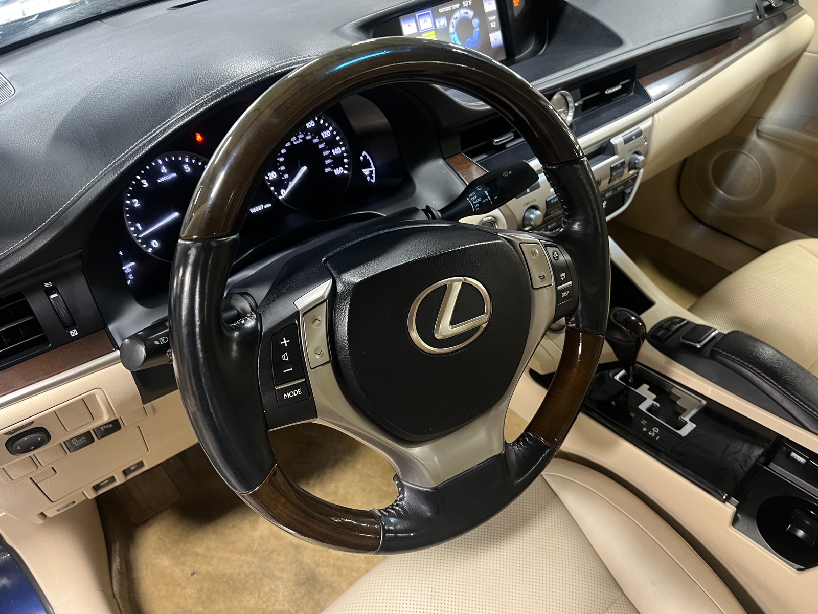 Thumbnail: 2014 Lexus ES - 4