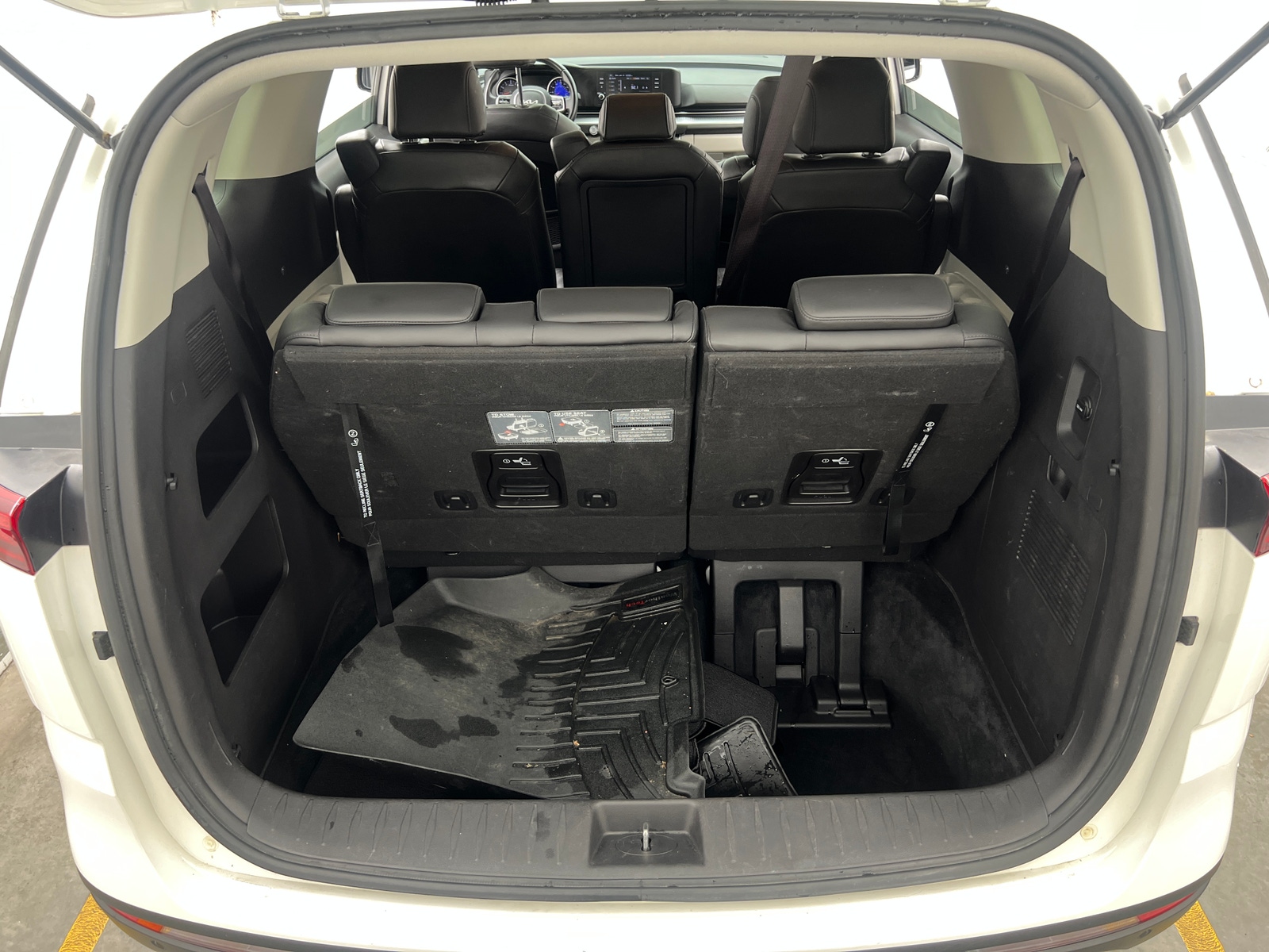 Thumbnail: 2022 Kia Carnival - 7