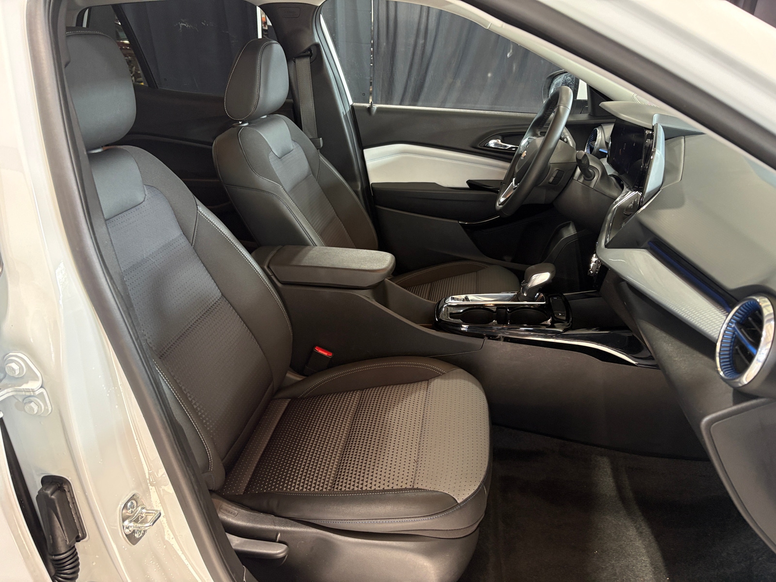 Thumbnail: 2025 Chevrolet Trax - 2