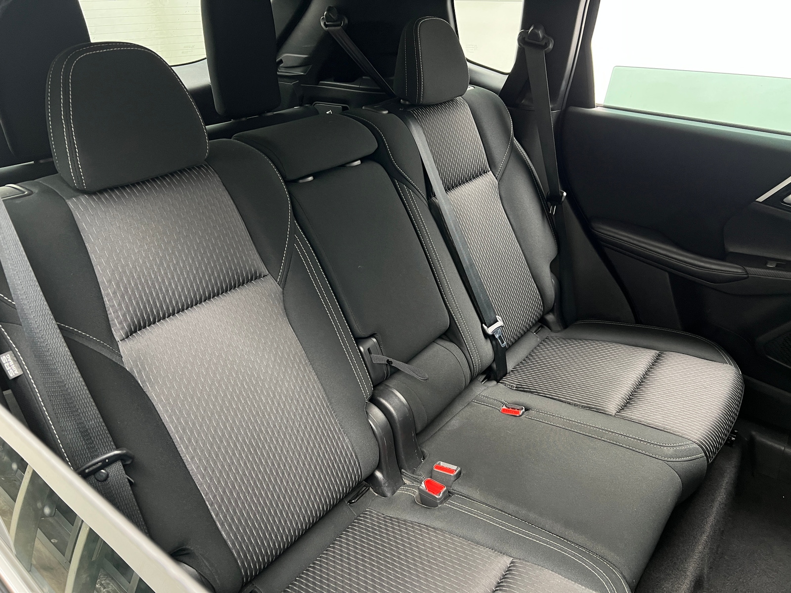 Thumbnail: 2023 Mitsubishi Outlander - 6