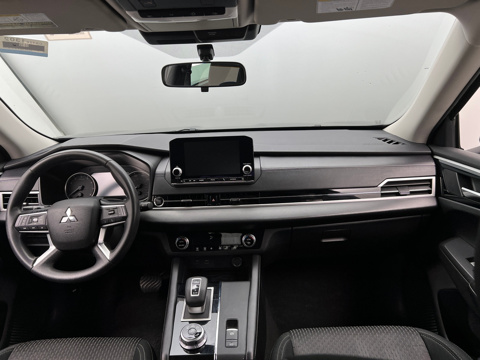 Thumbnail: 2023 Mitsubishi Outlander - 3