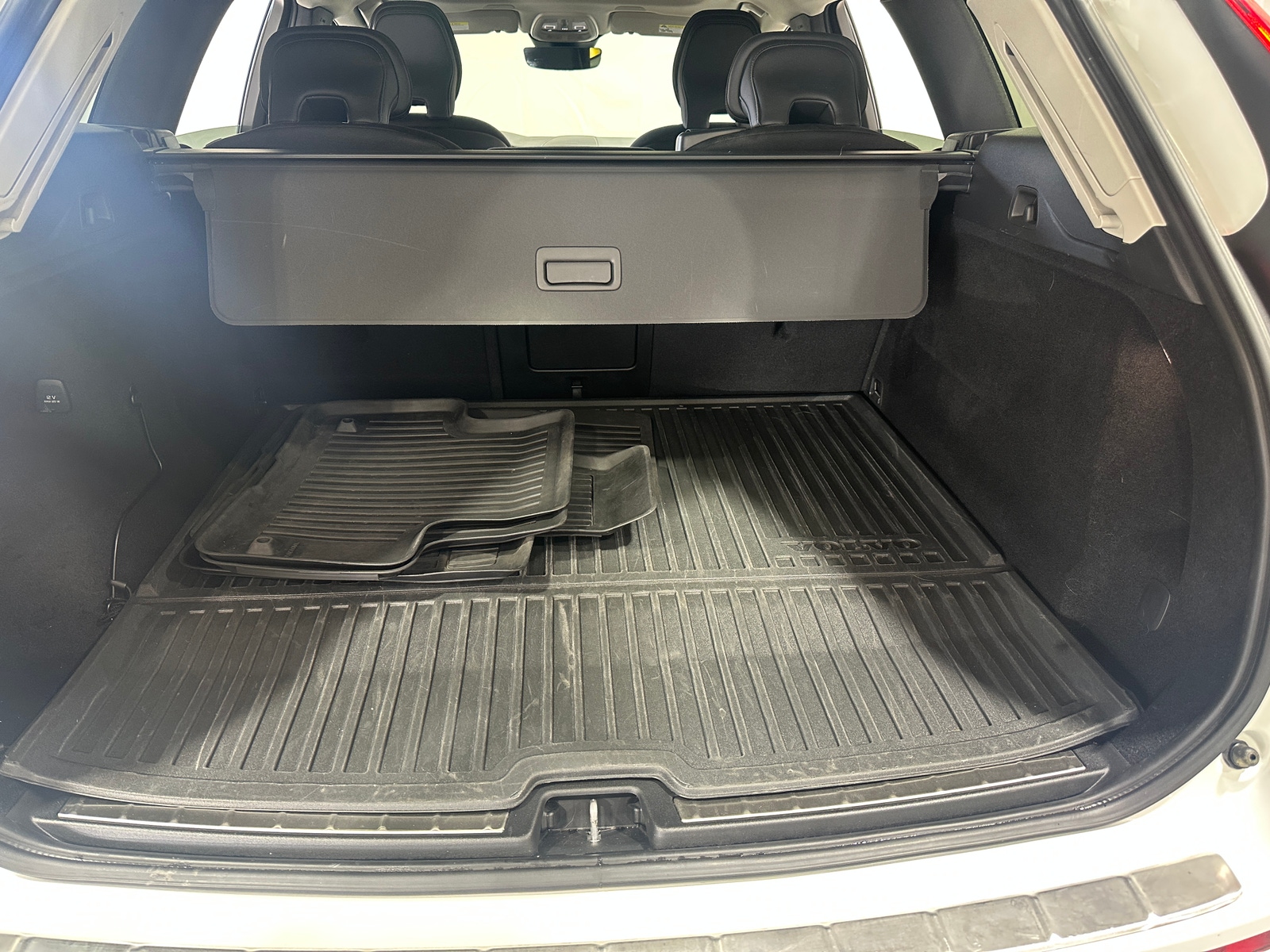 Thumbnail: 2022 Volvo XC60 - 7