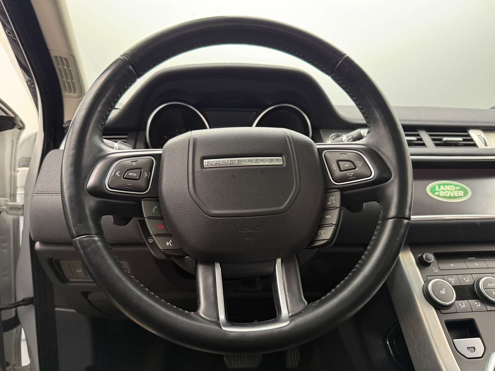 Thumbnail: 2017 Land Rover Range Rover Evoque - 4