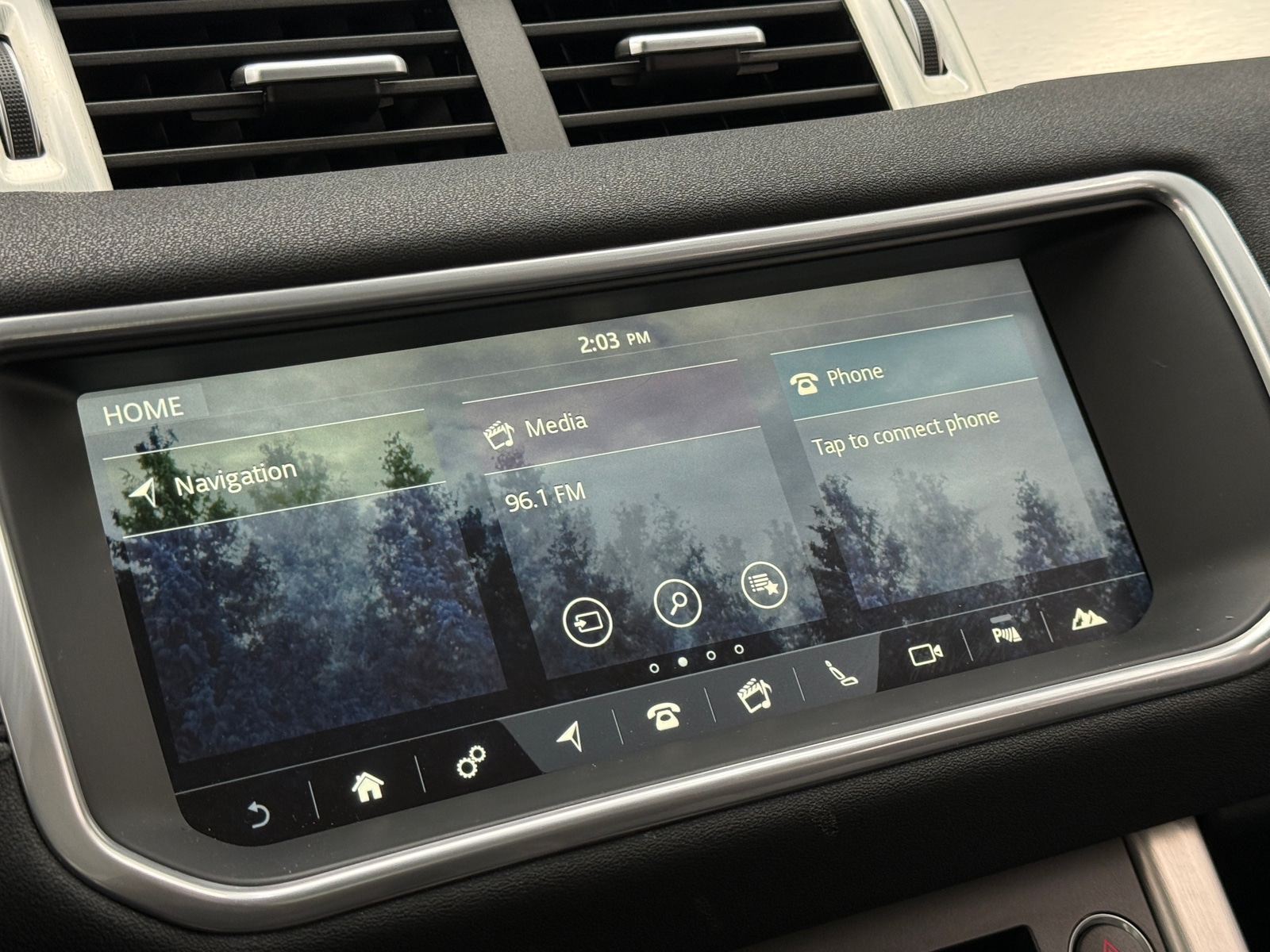 Thumbnail: 2017 Land Rover Range Rover Evoque - 3