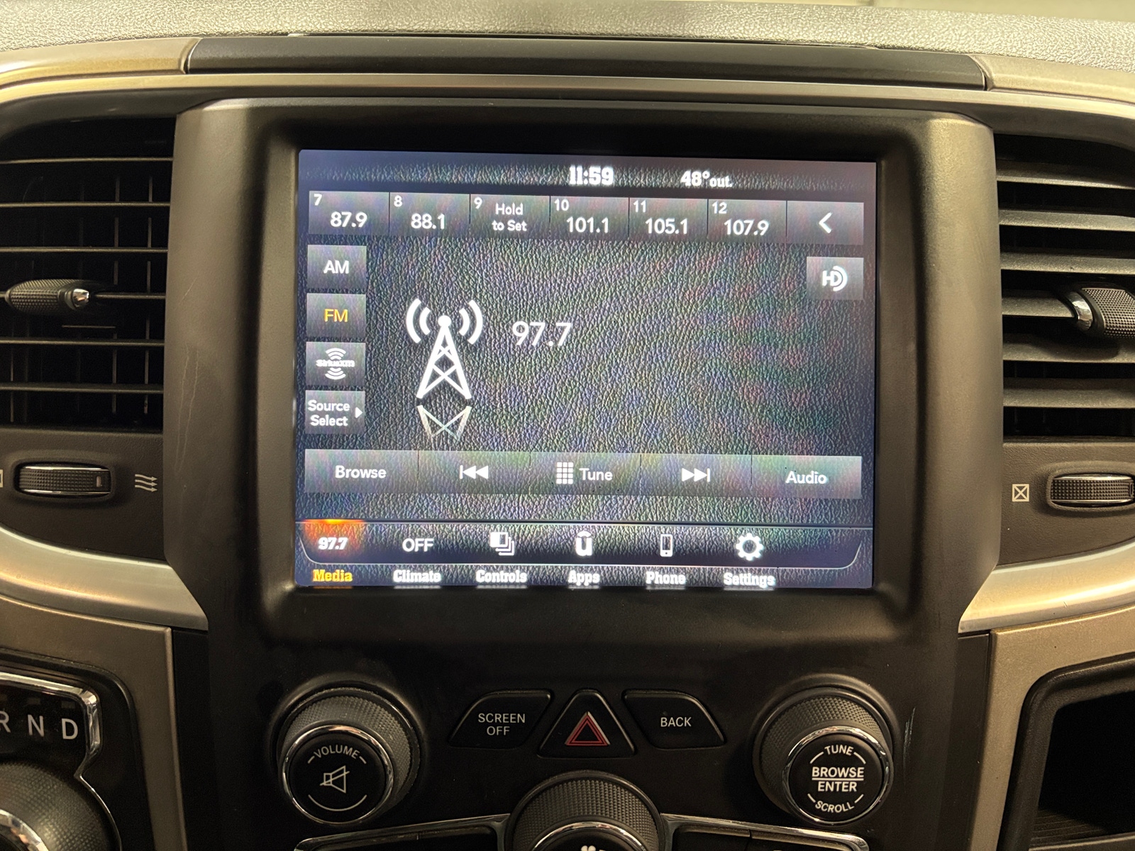 Thumbnail: 2019 RAM 1500 Classic - 4